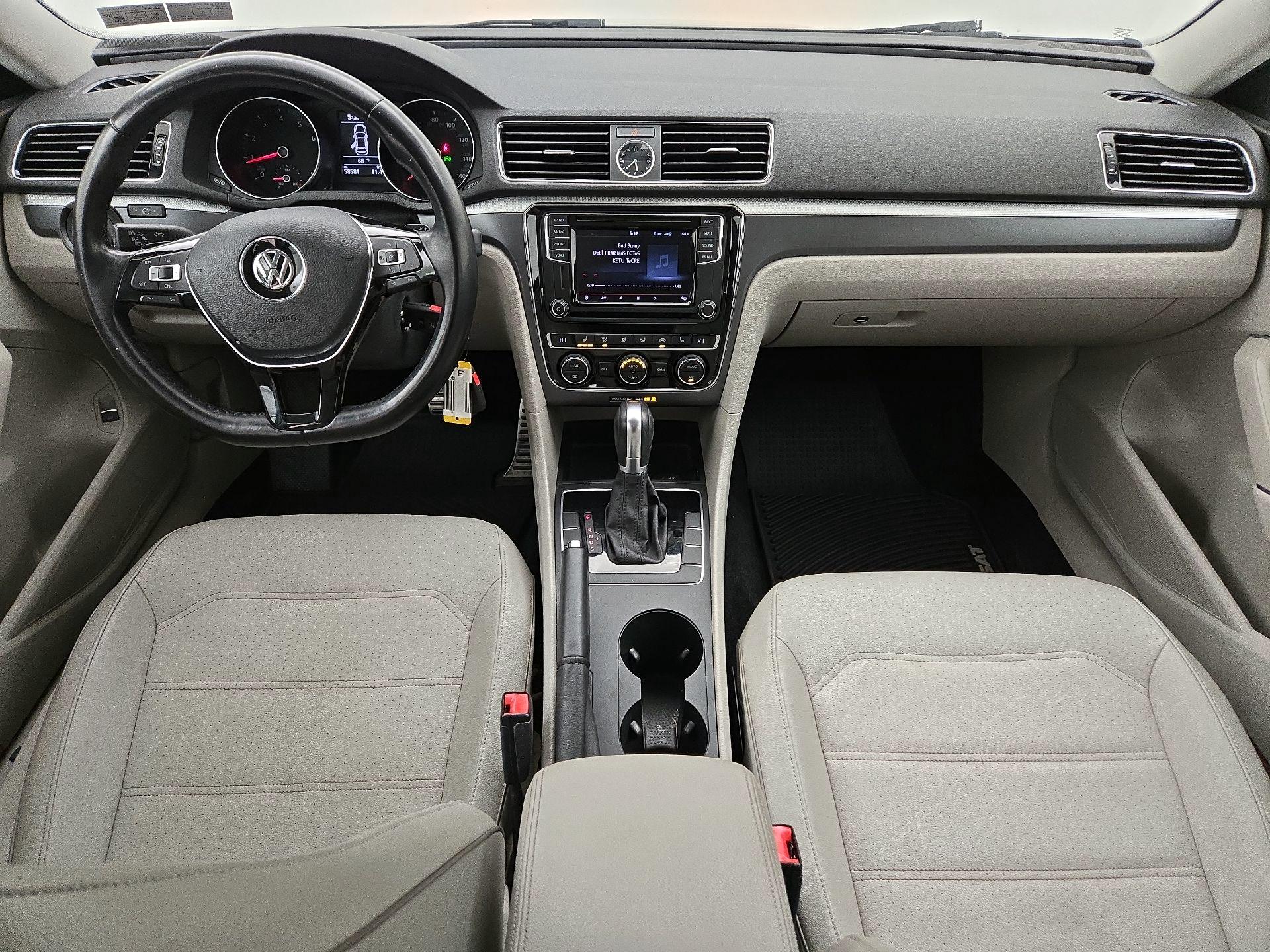 Thumbnail: 2017 Volkswagen Passat - 9