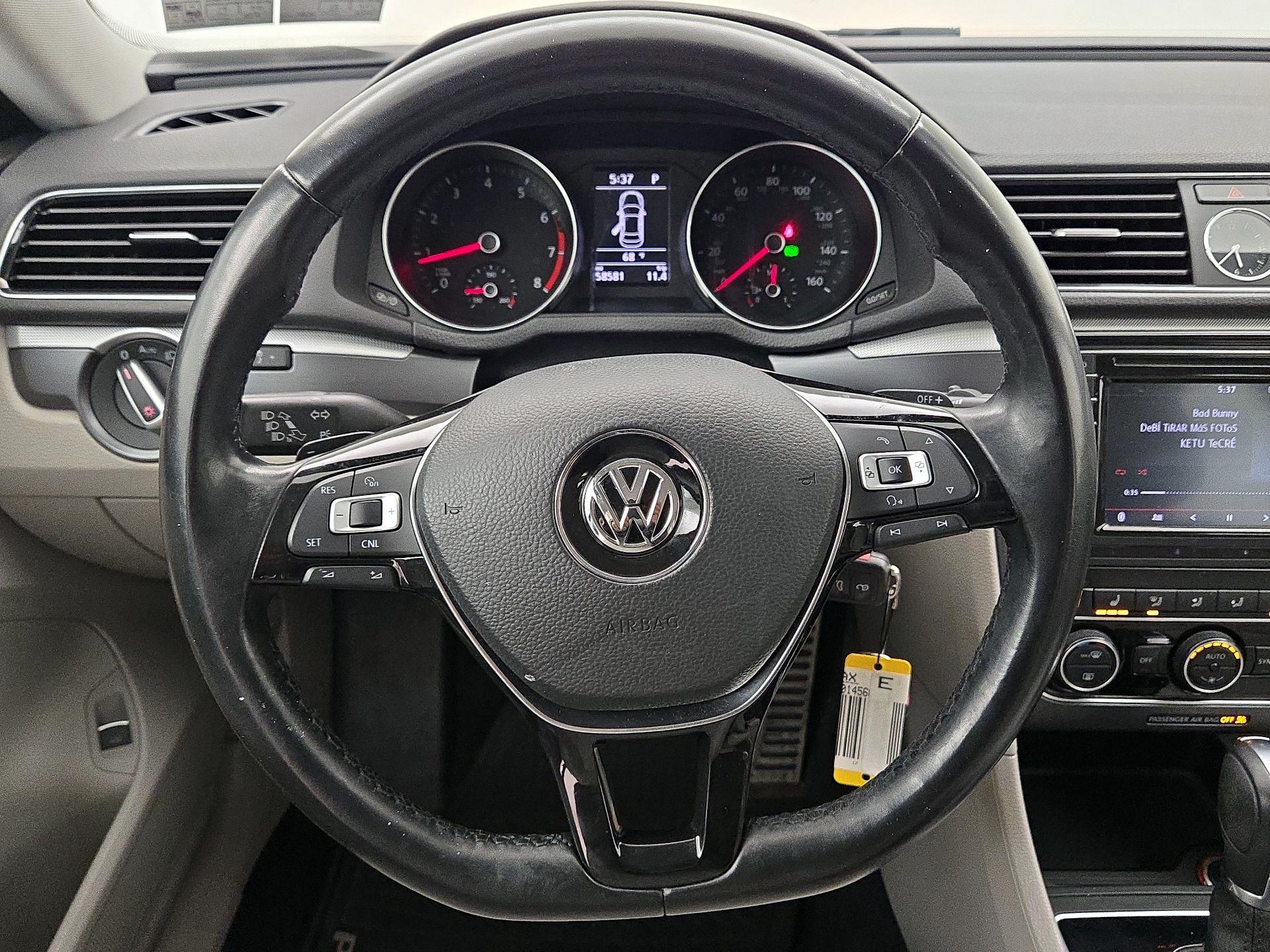 Thumbnail: 2017 Volkswagen Passat - 10