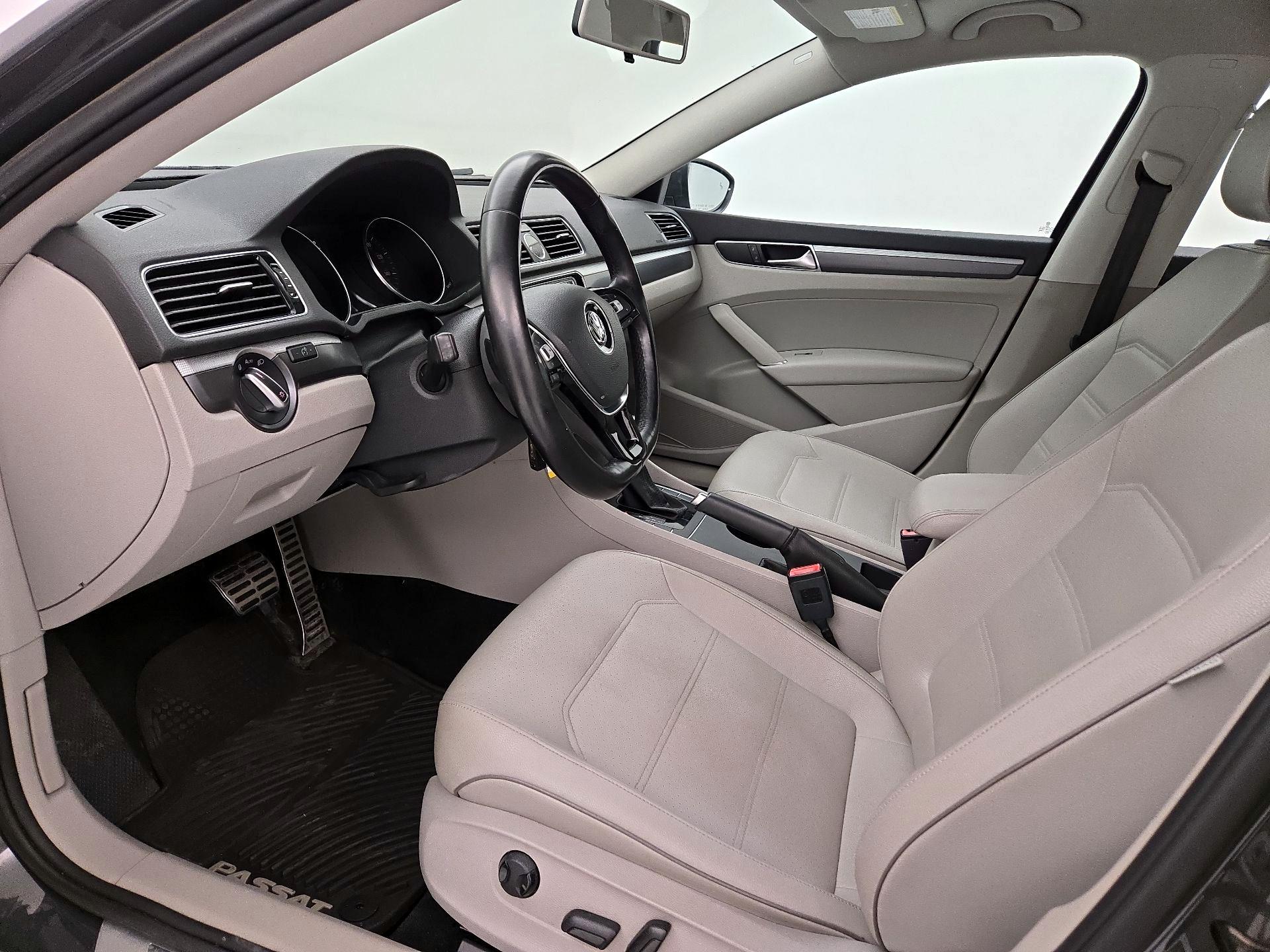 Thumbnail: 2017 Volkswagen Passat - 11