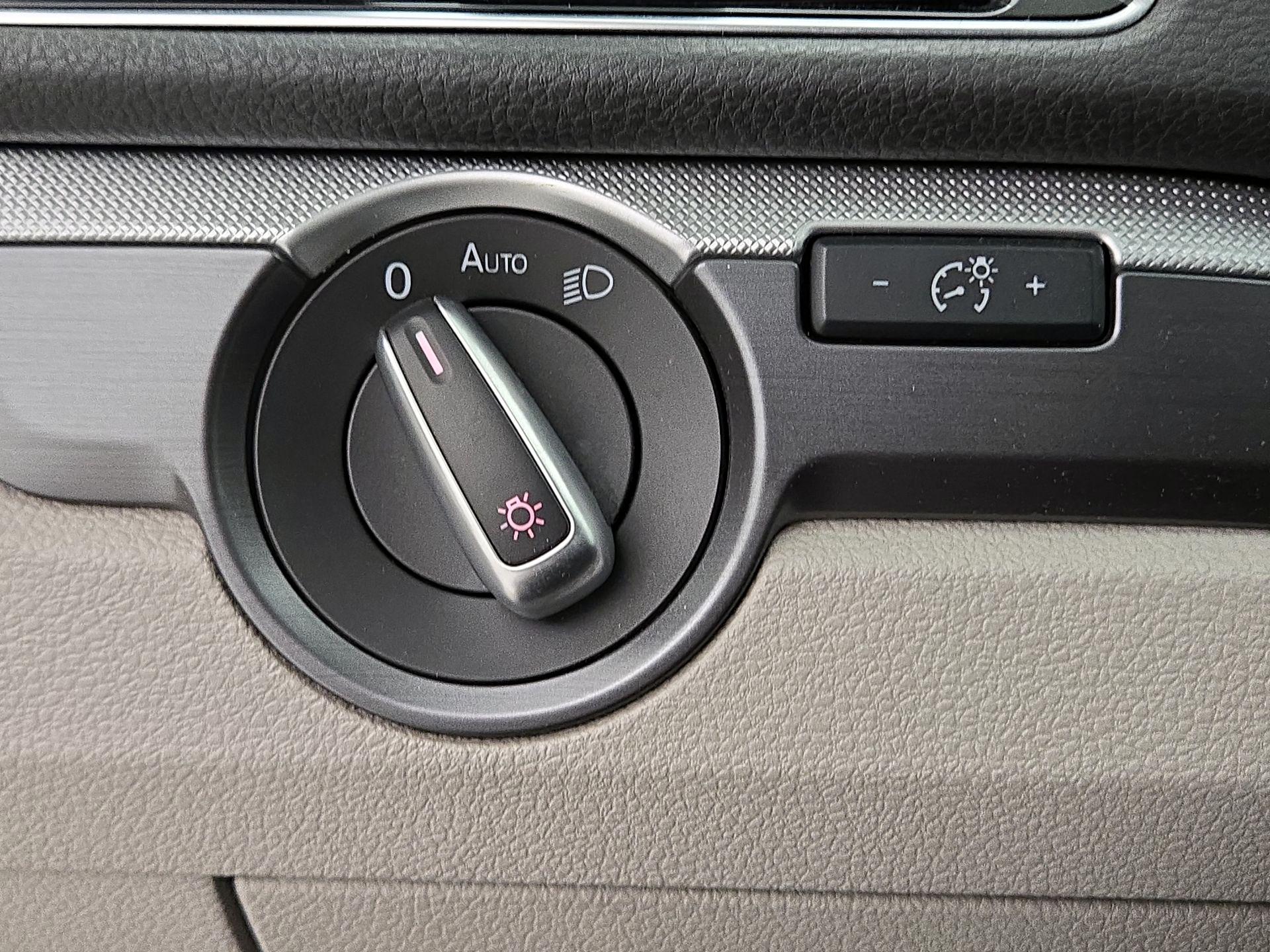 Thumbnail: 2017 Volkswagen Passat - 13