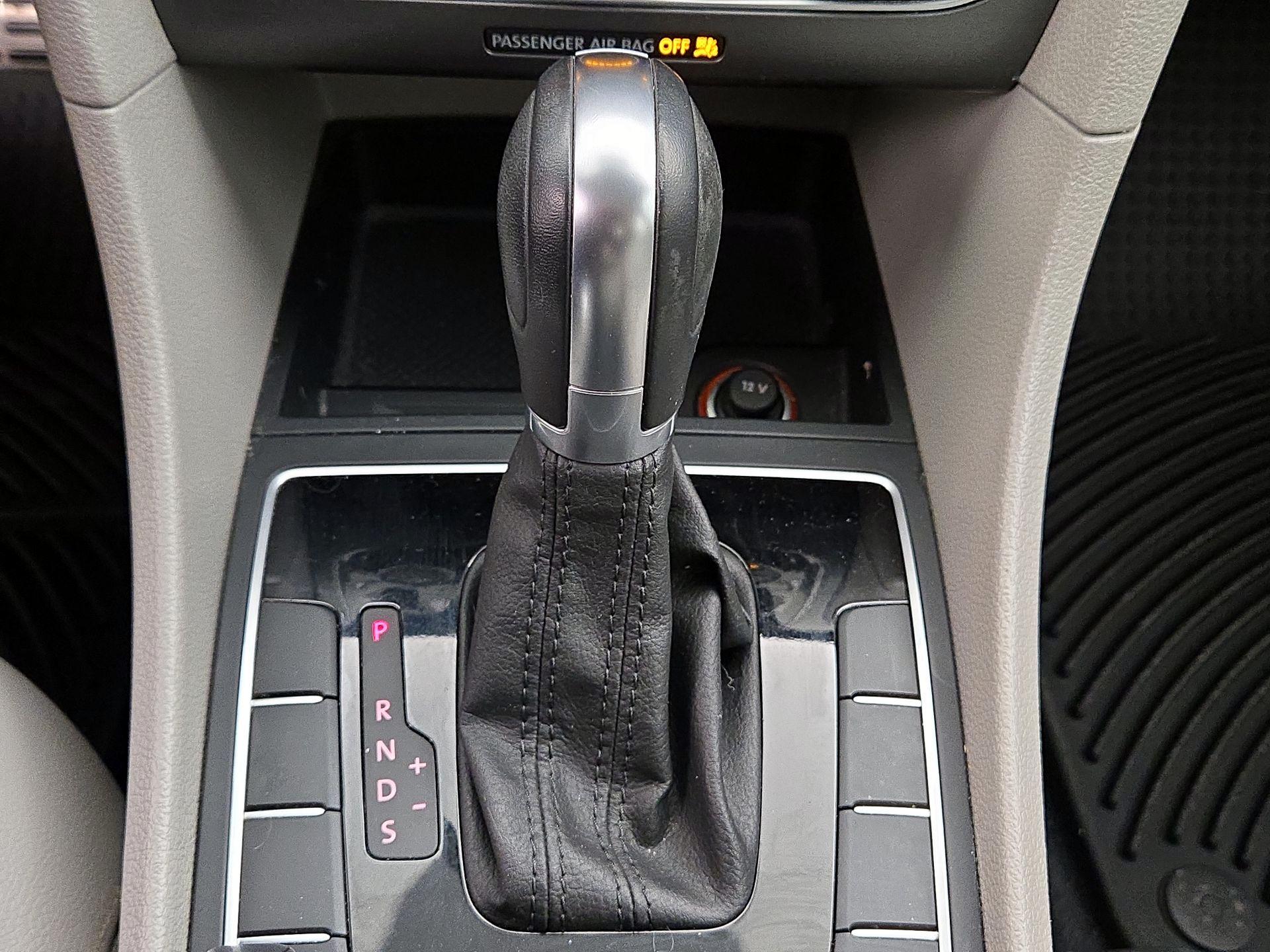 Thumbnail: 2017 Volkswagen Passat - 17