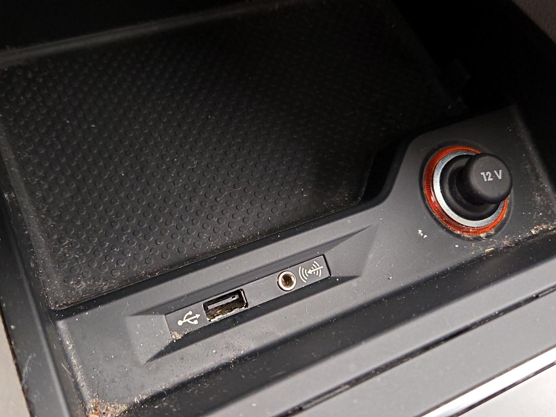 Thumbnail: 2017 Volkswagen Passat - 18