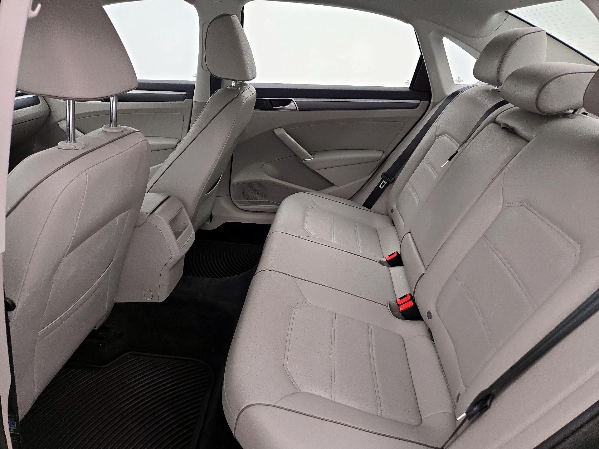 Thumbnail: 2017 Volkswagen Passat - 19