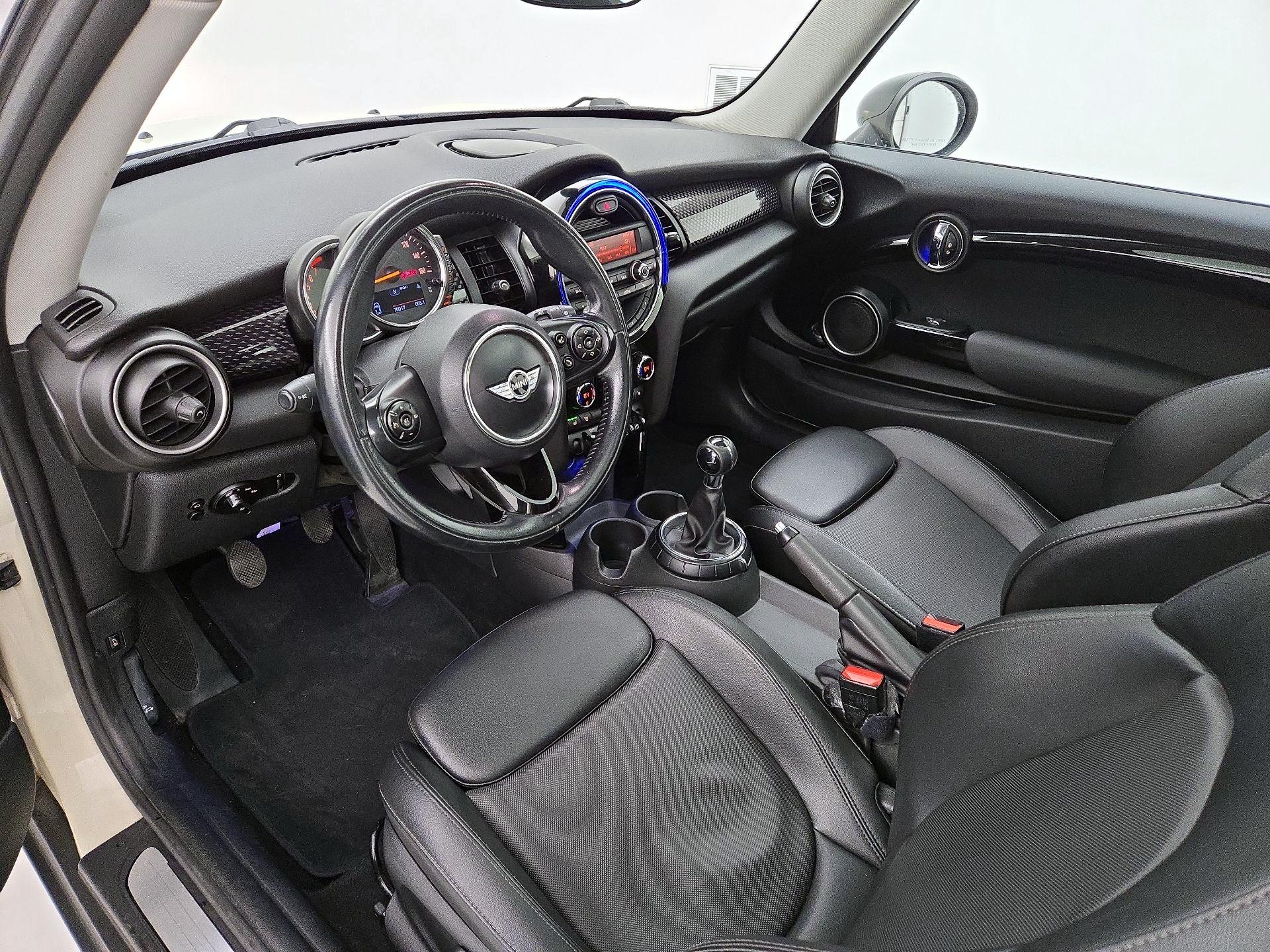 Thumbnail: 2015 MINI Cooper Hardtop - 11