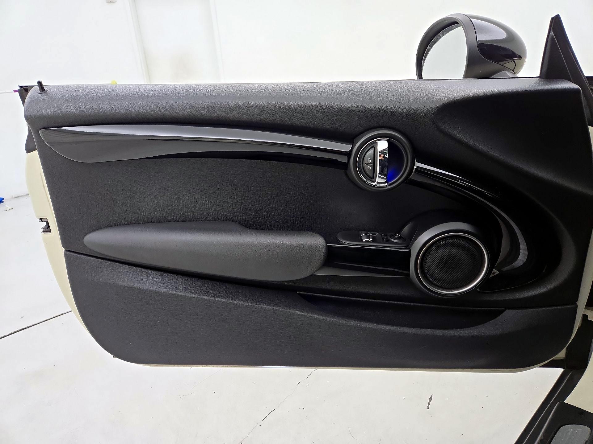 Thumbnail: 2015 MINI Cooper Hardtop - 12