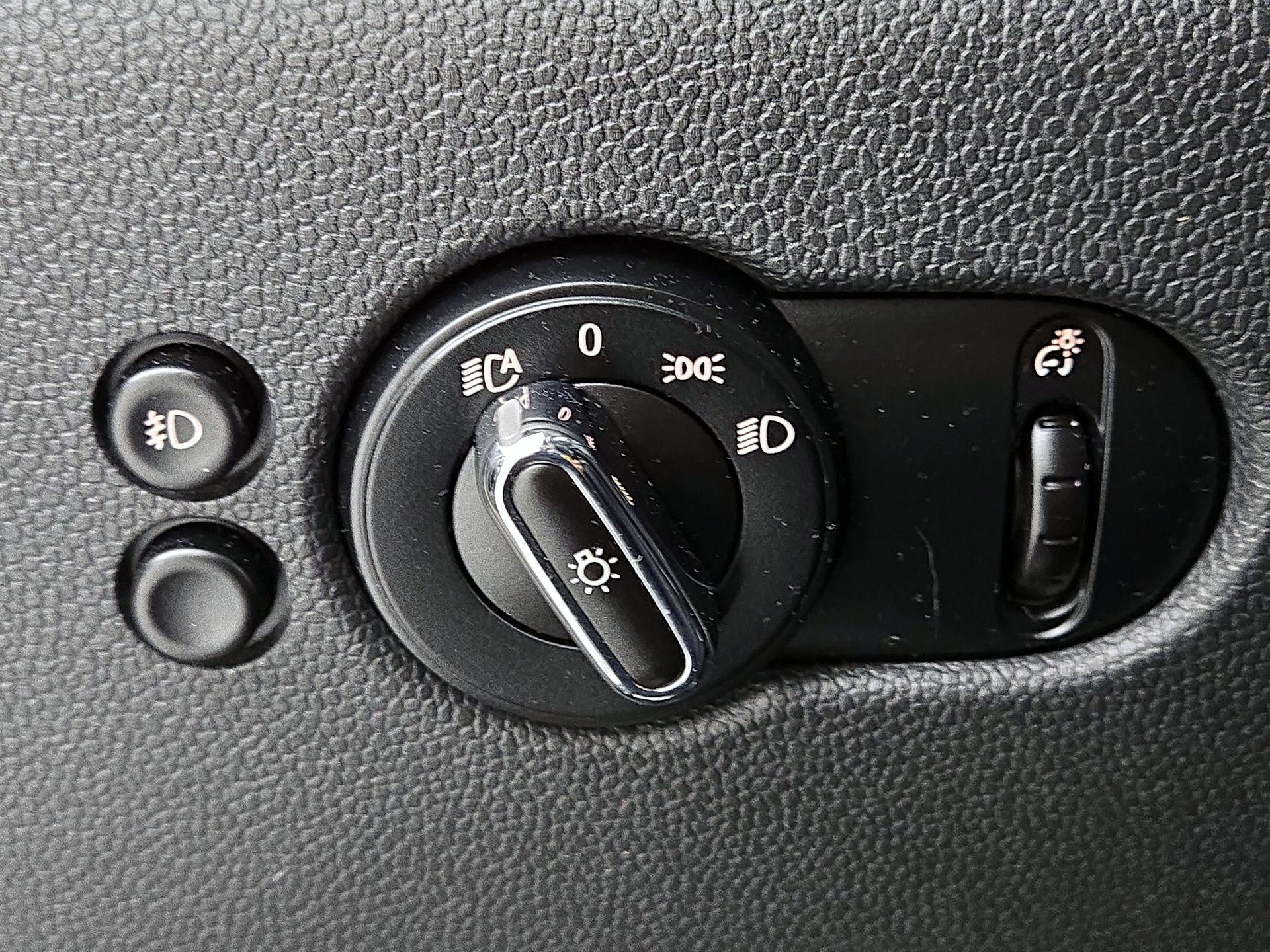 Thumbnail: 2015 MINI Cooper Hardtop - 13