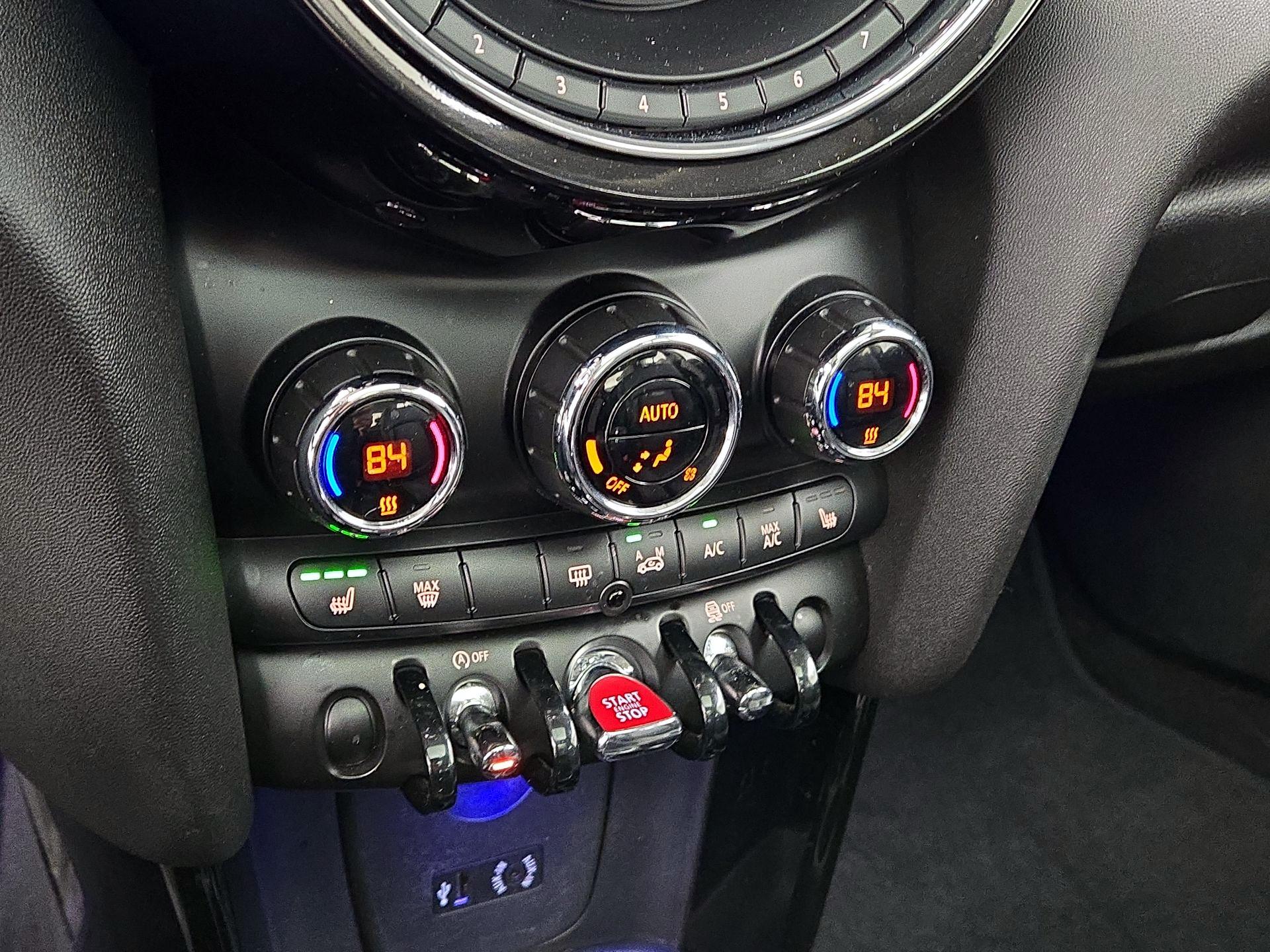 Thumbnail: 2015 MINI Cooper Hardtop - 15