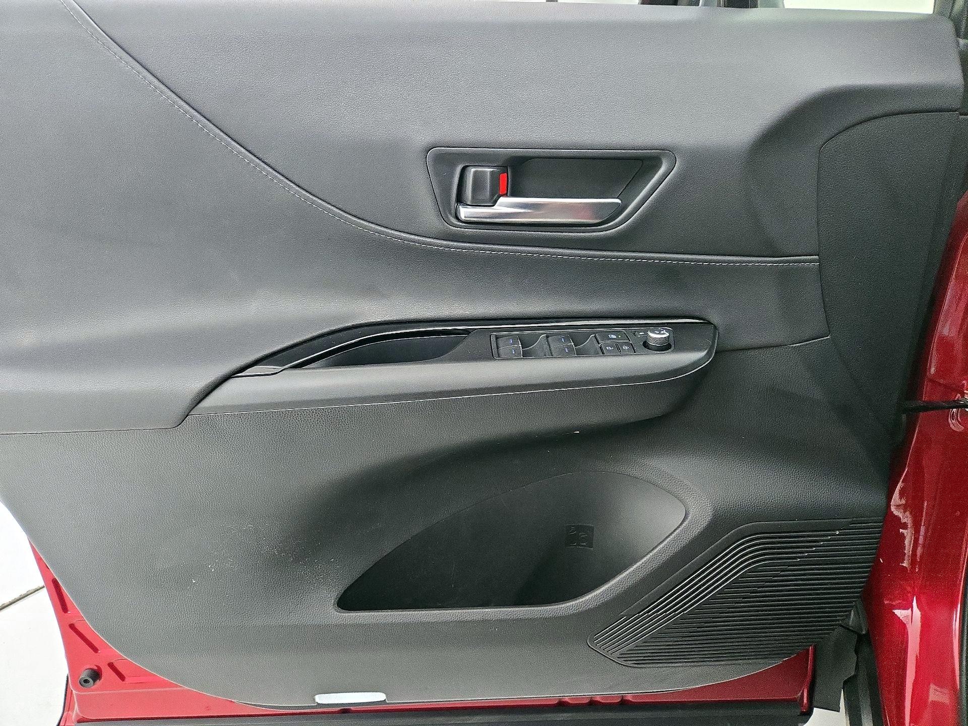 Thumbnail: 2021 Toyota Venza - 12