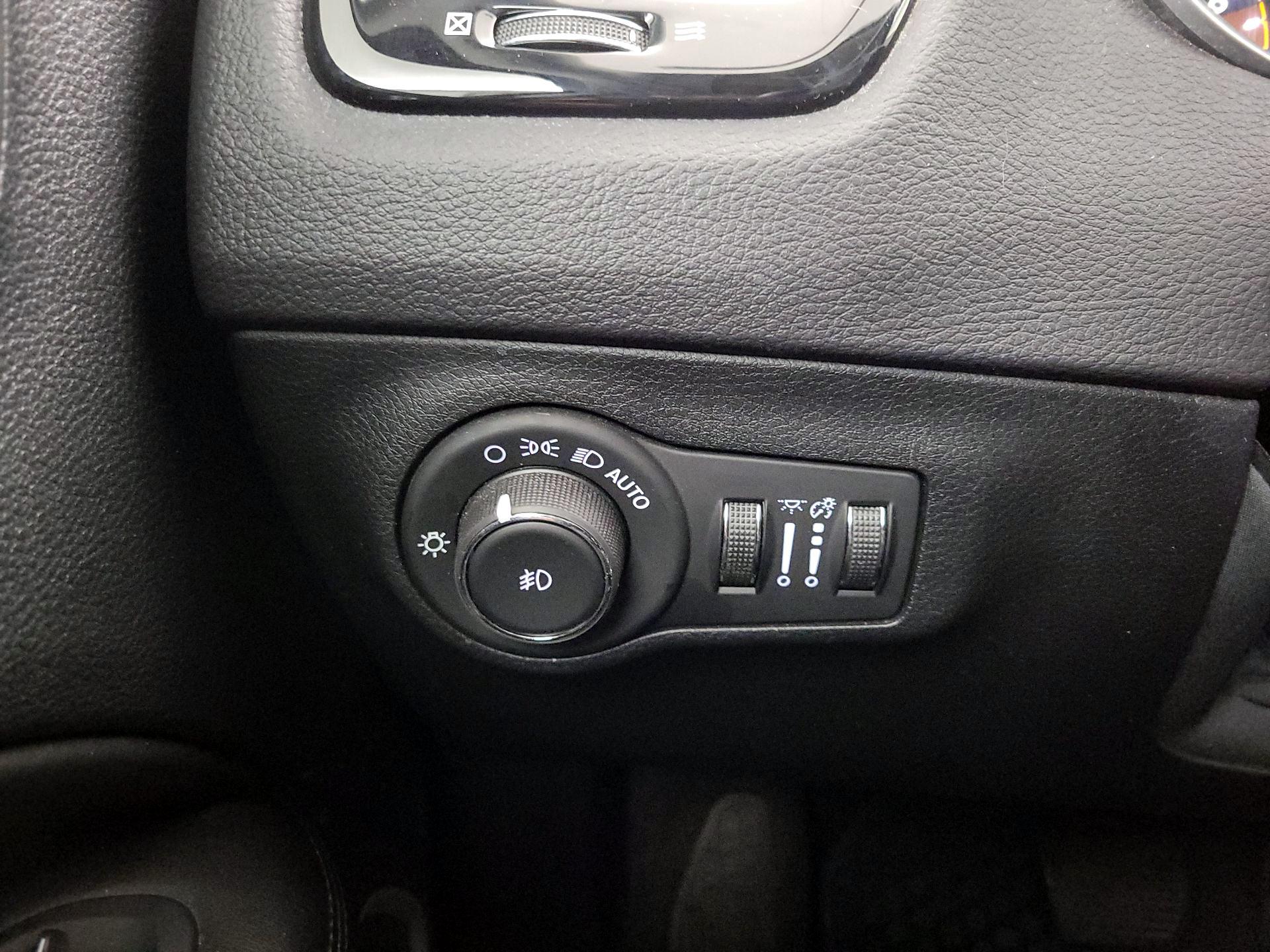 Thumbnail: 2019 Jeep Compass - 13