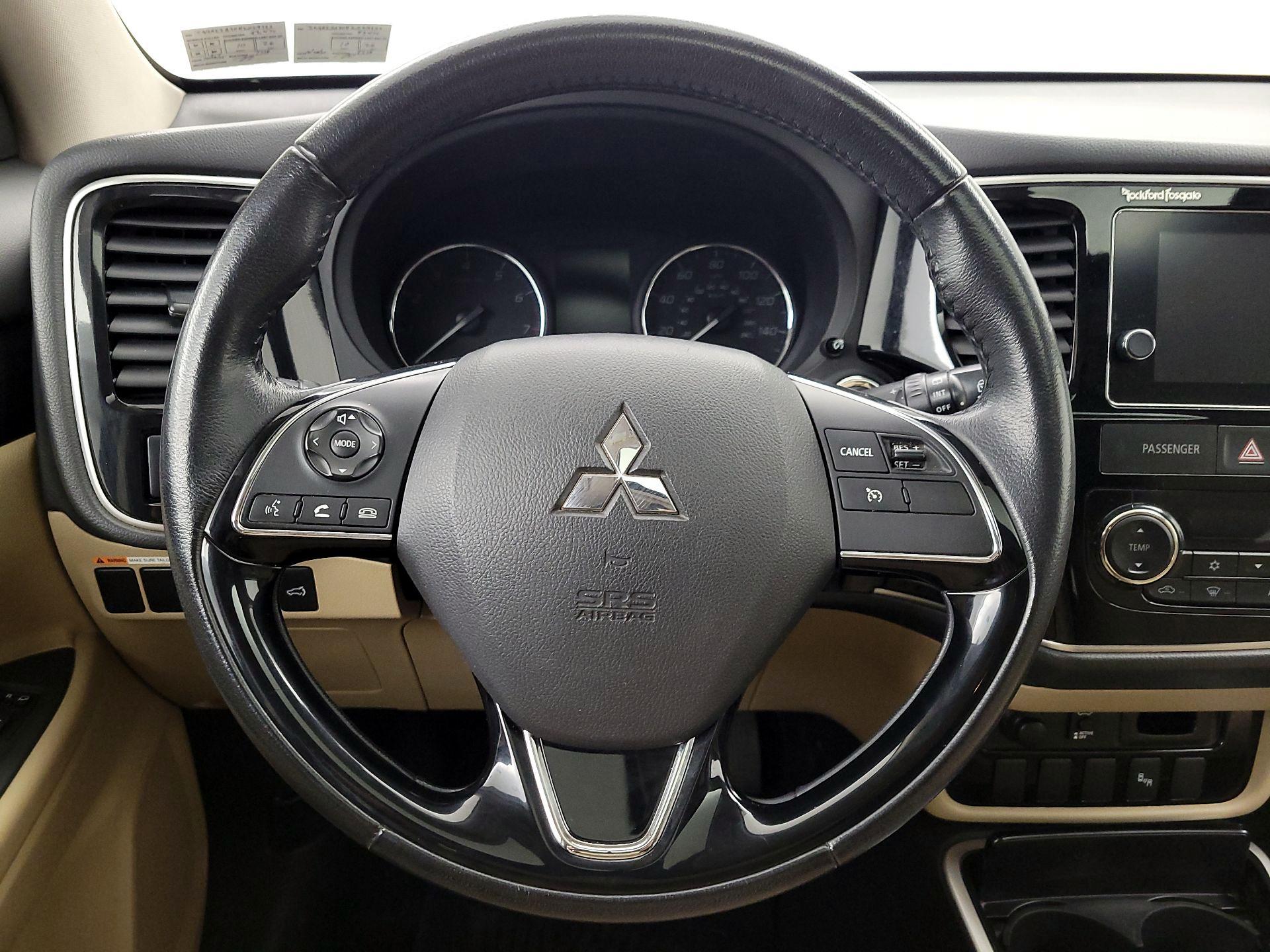 Thumbnail: 2017 Mitsubishi Outlander - 10