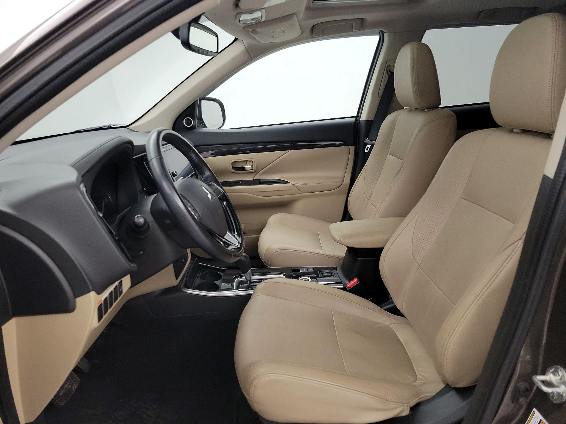 Thumbnail: 2017 Mitsubishi Outlander - 11