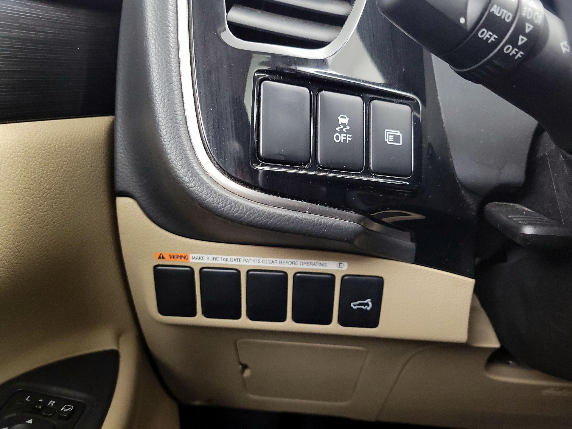 Thumbnail: 2017 Mitsubishi Outlander - 13