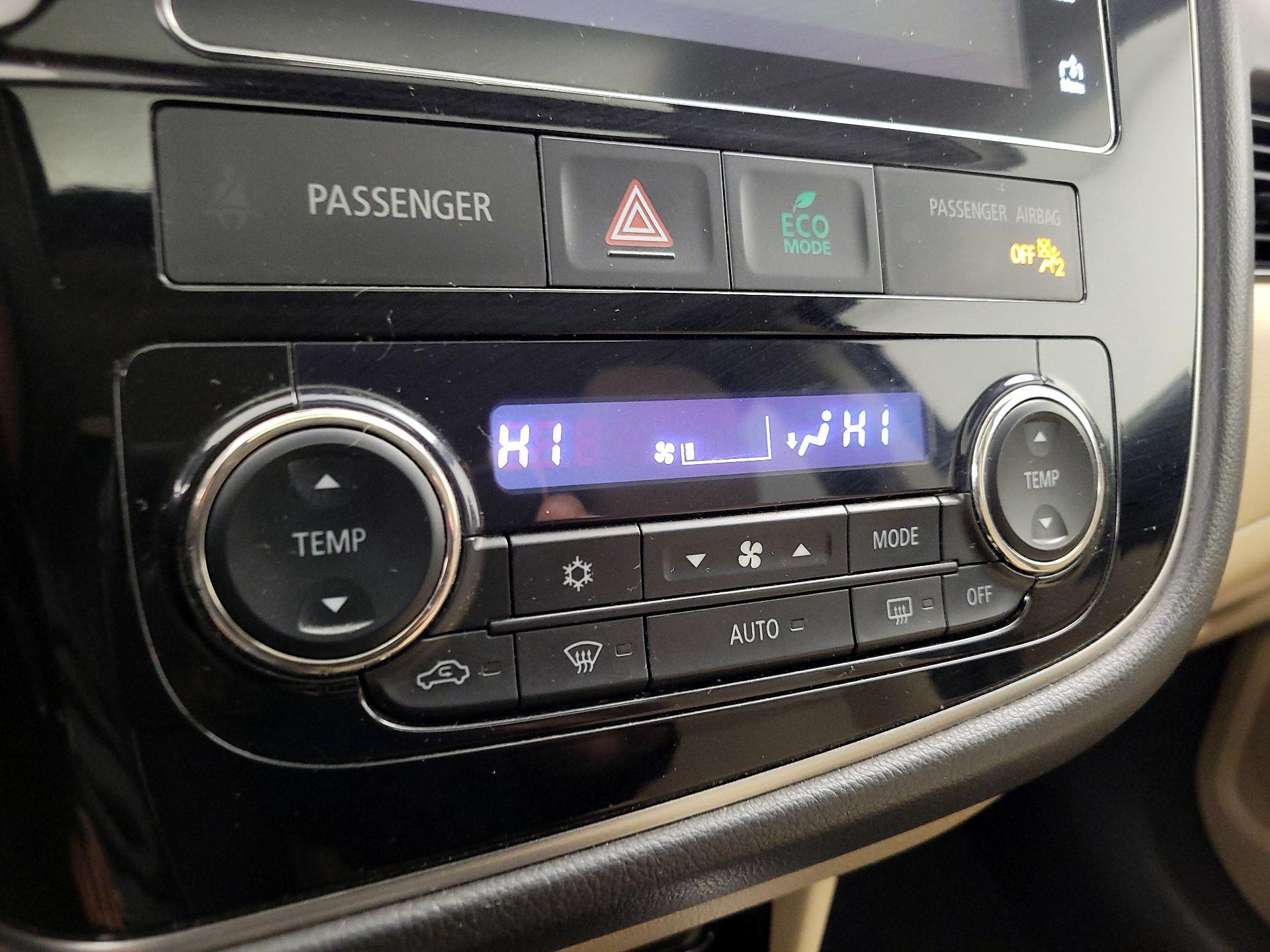 Thumbnail: 2017 Mitsubishi Outlander - 16