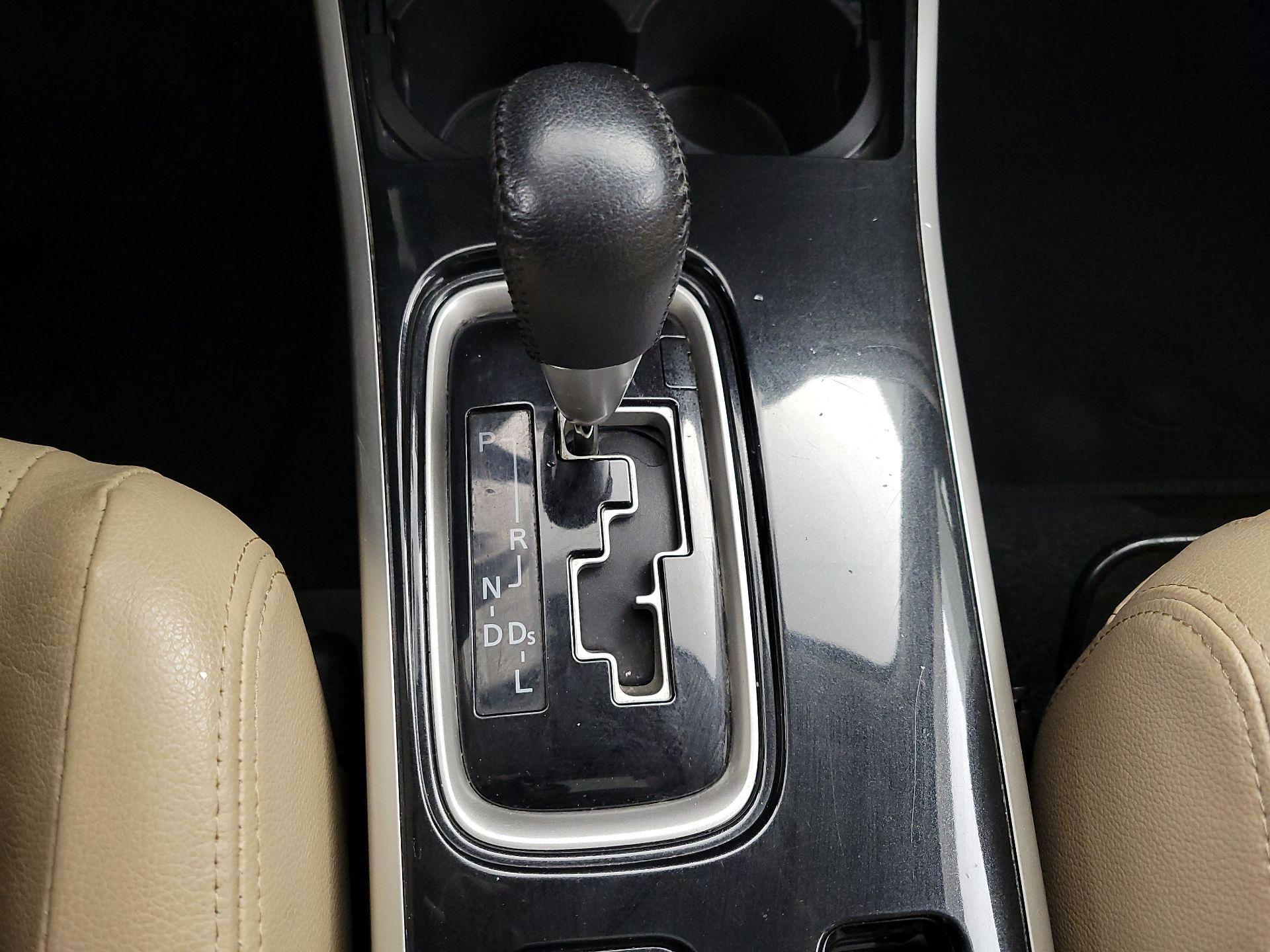 Thumbnail: 2017 Mitsubishi Outlander - 17