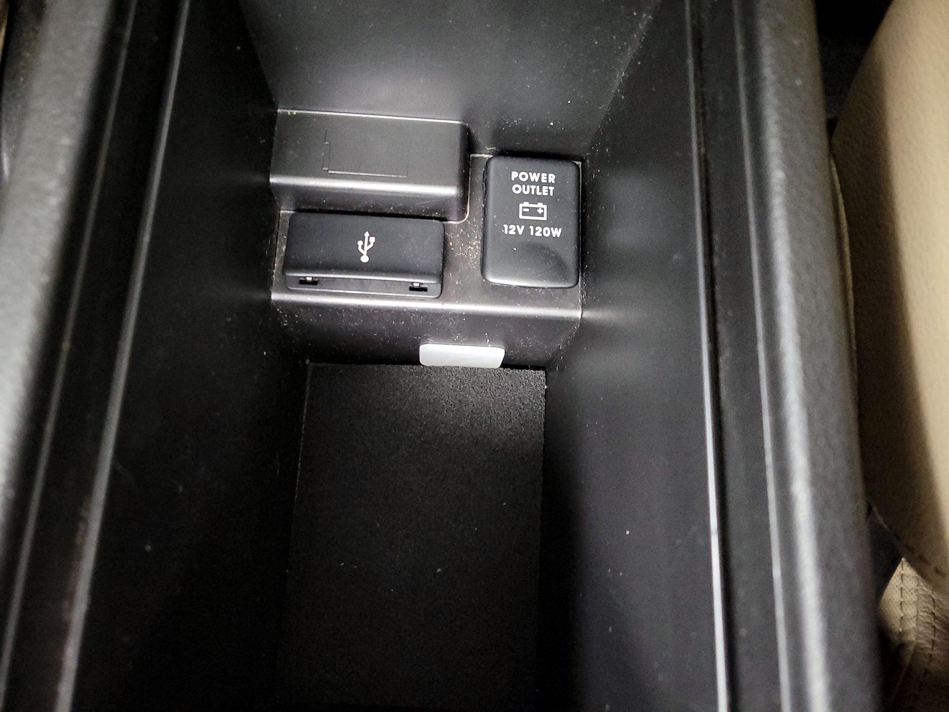 Thumbnail: 2017 Mitsubishi Outlander - 18