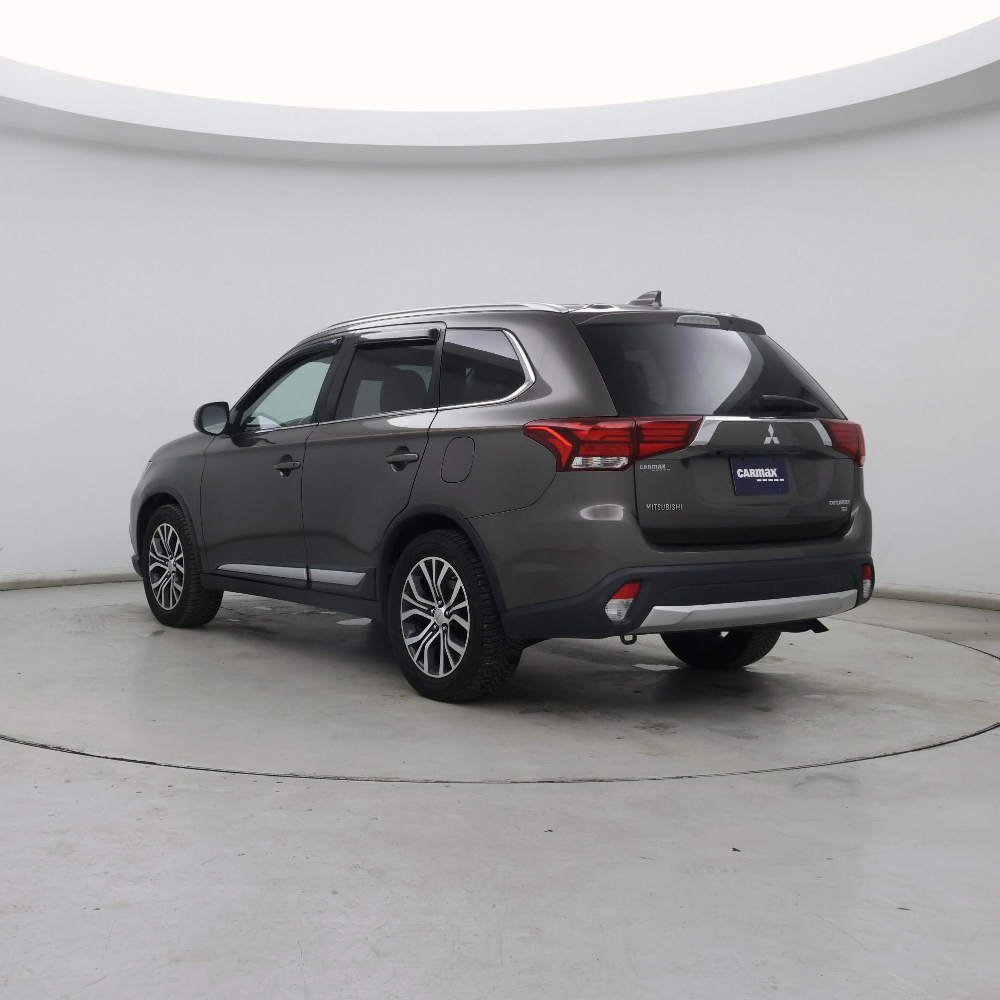 Thumbnail: 2017 Mitsubishi Outlander - 2
