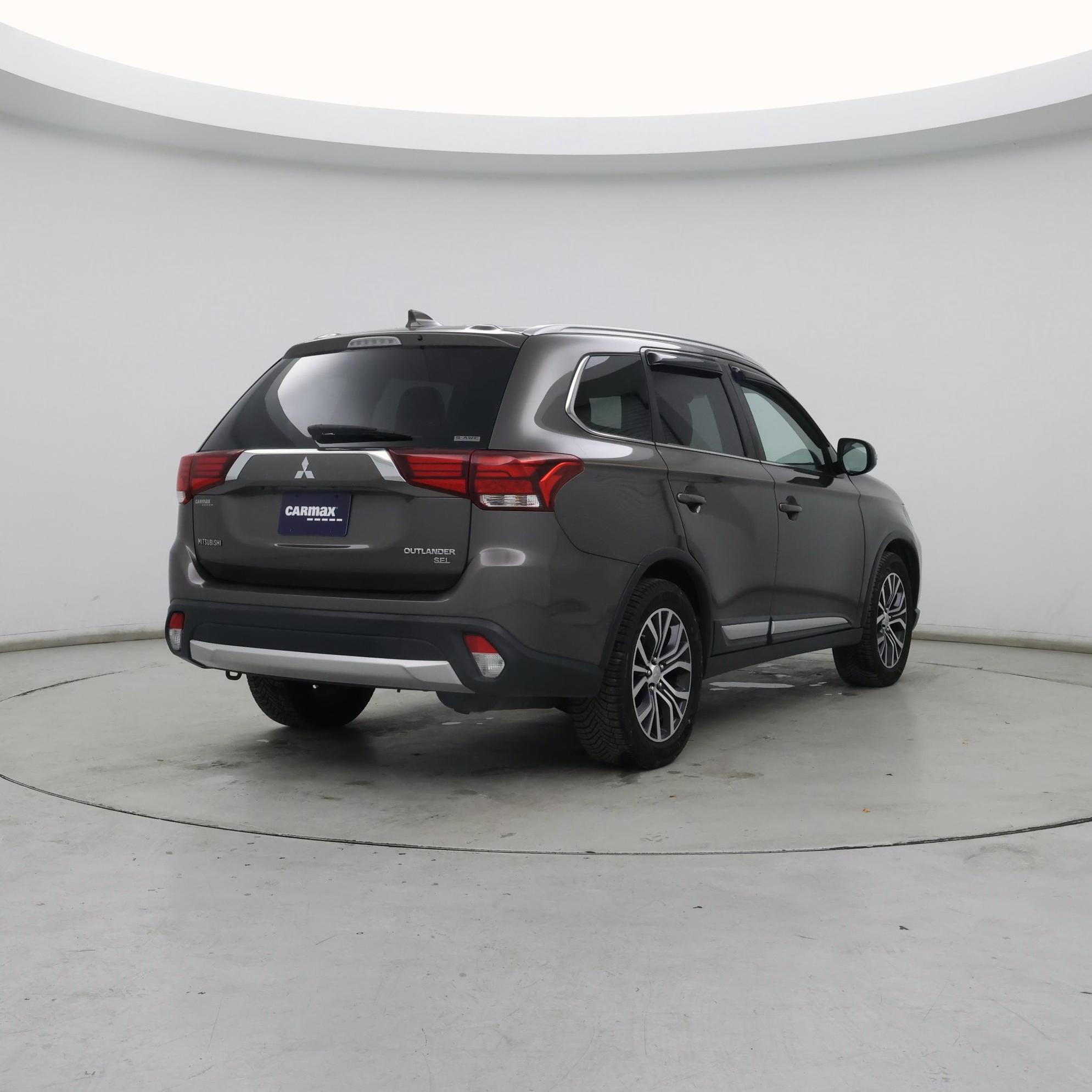 Thumbnail: 2017 Mitsubishi Outlander - 8