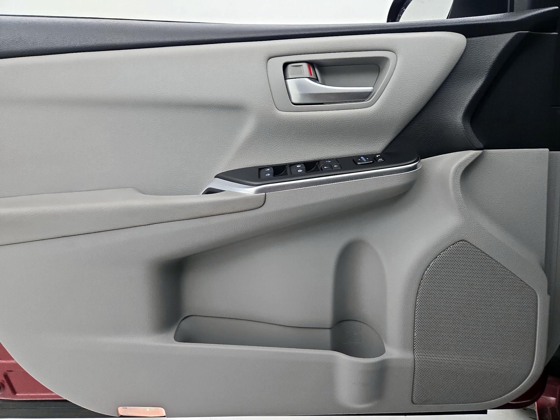 Thumbnail: 2017 Toyota Camry - 12