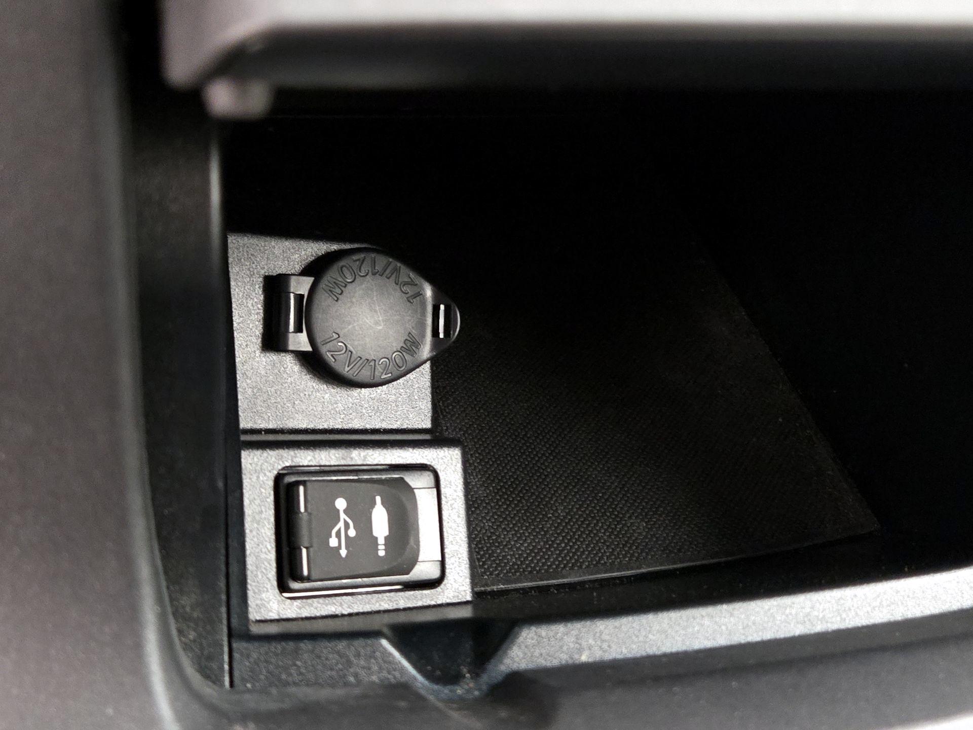 Thumbnail: 2017 Toyota Camry - 17