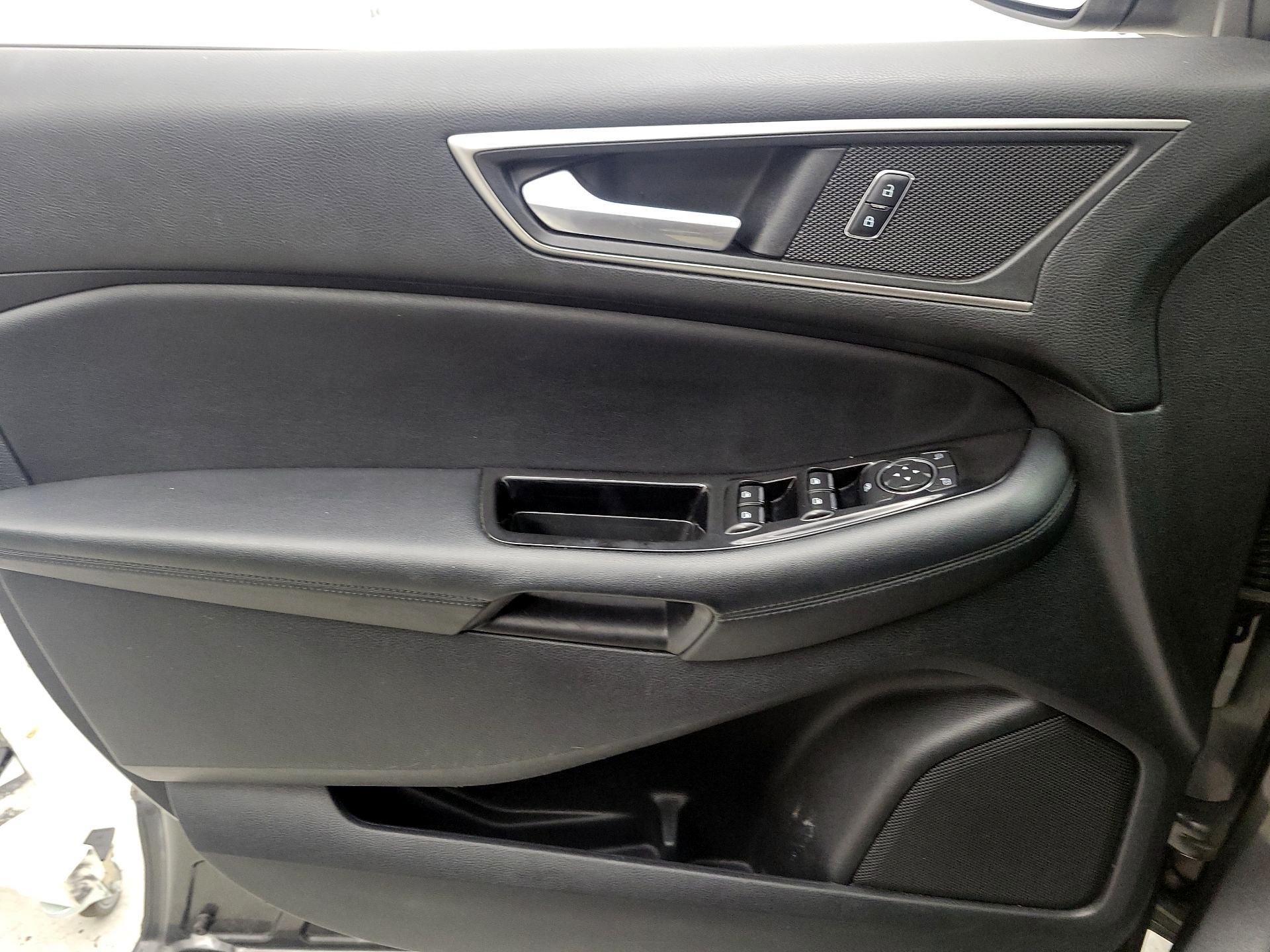 Thumbnail: 2015 Ford Edge - 12