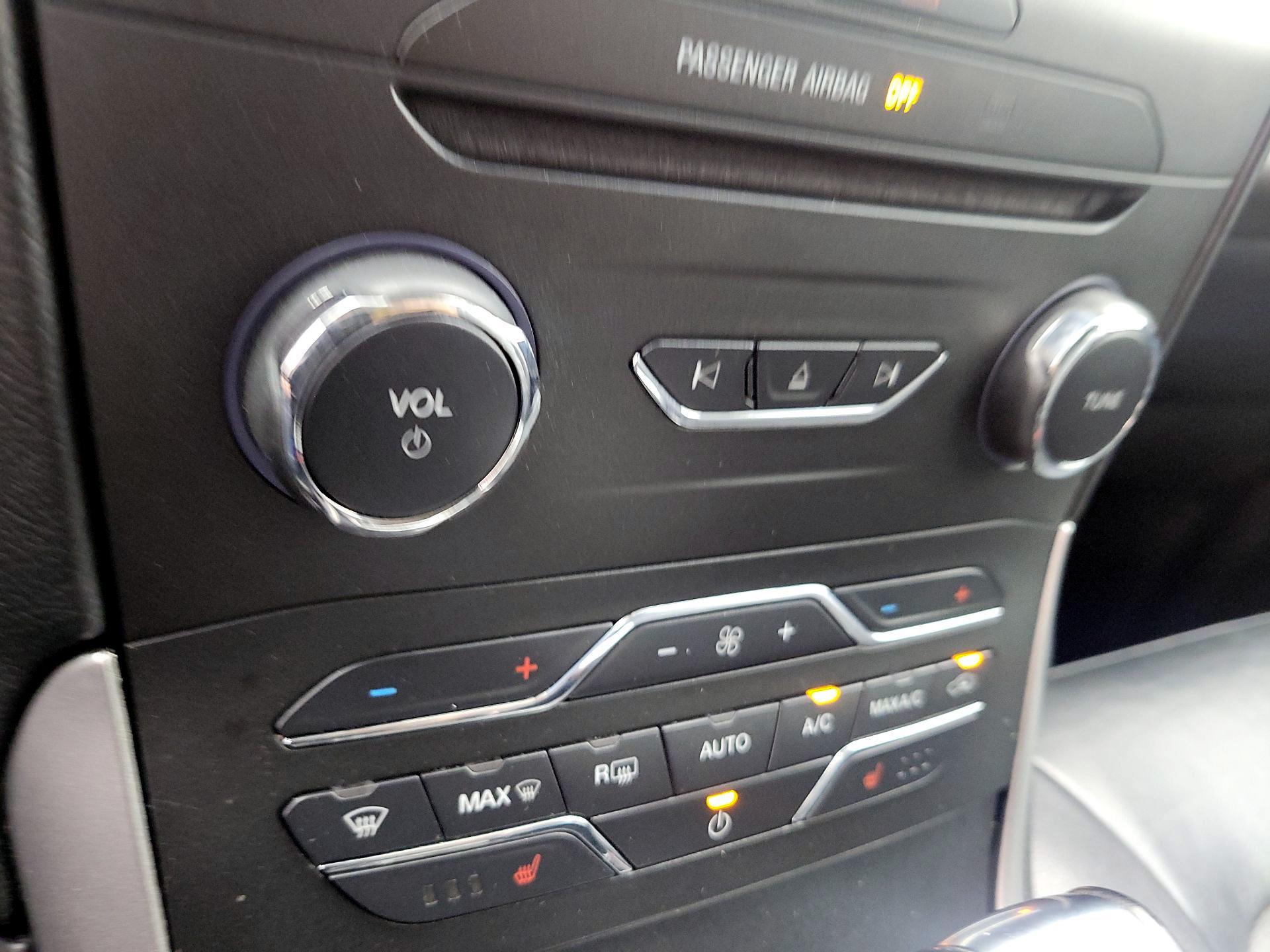 Thumbnail: 2015 Ford Edge - 16