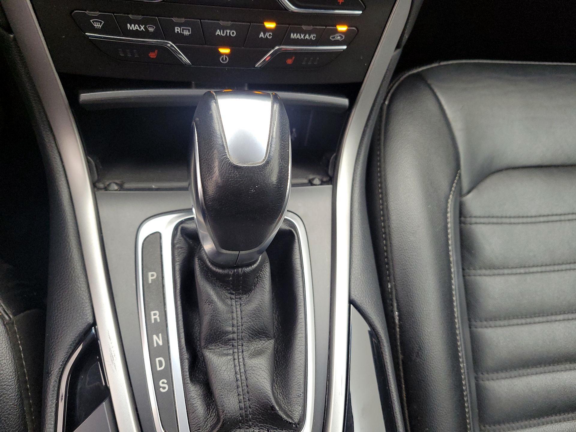 Thumbnail: 2015 Ford Edge - 17
