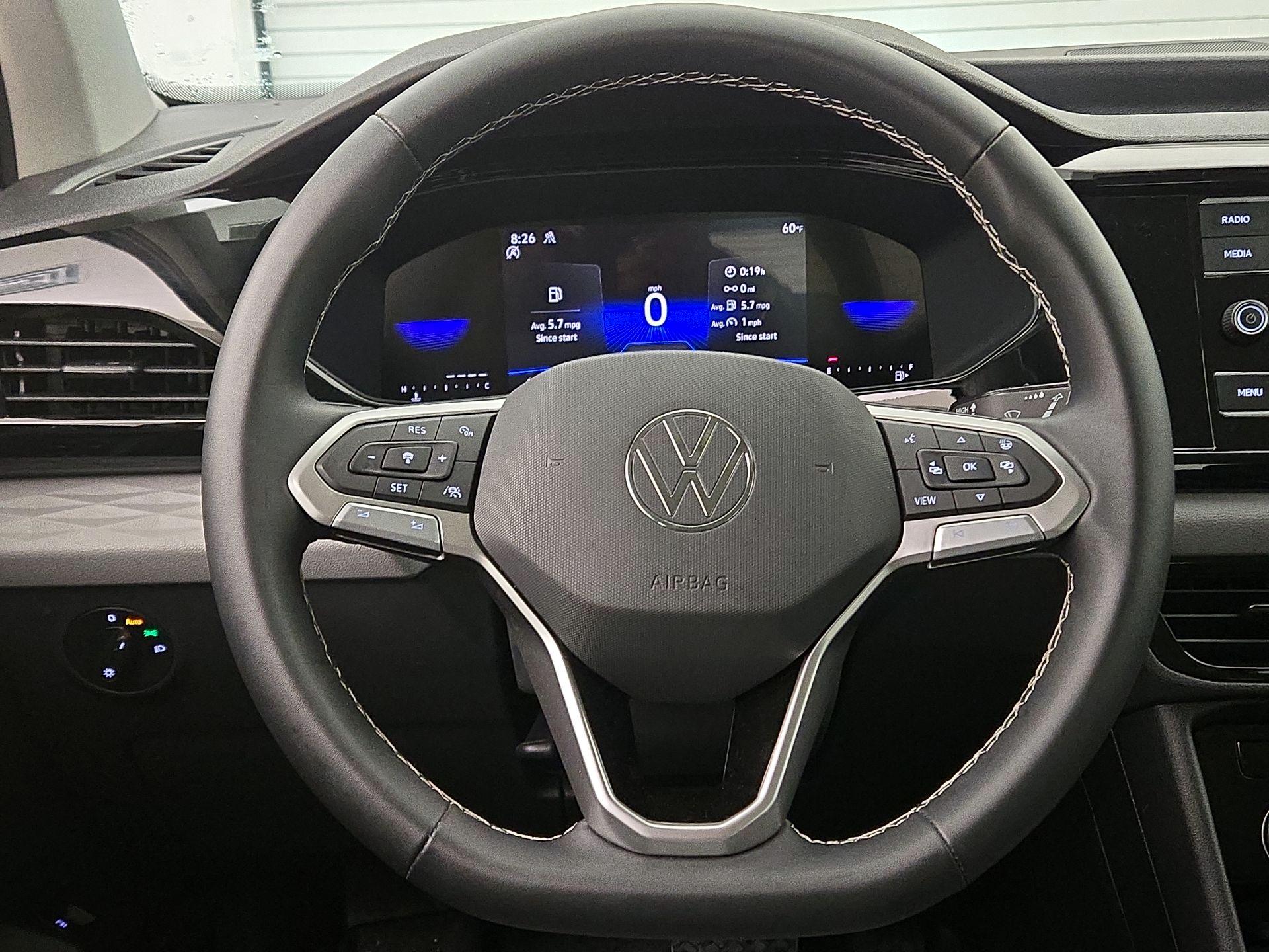 Thumbnail: 2023 Volkswagen Taos - 10