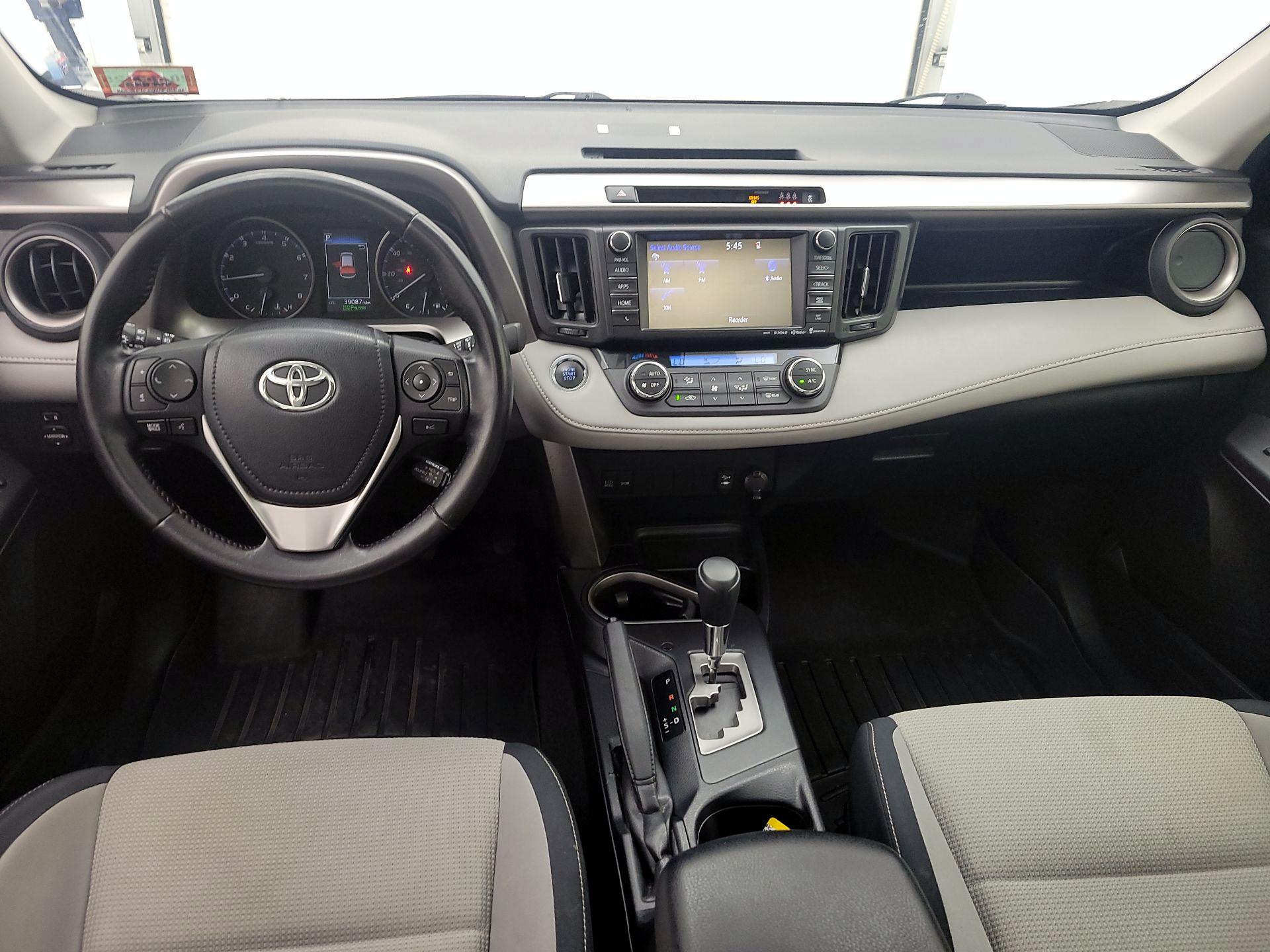 Thumbnail: 2017 Toyota RAV4 - 9