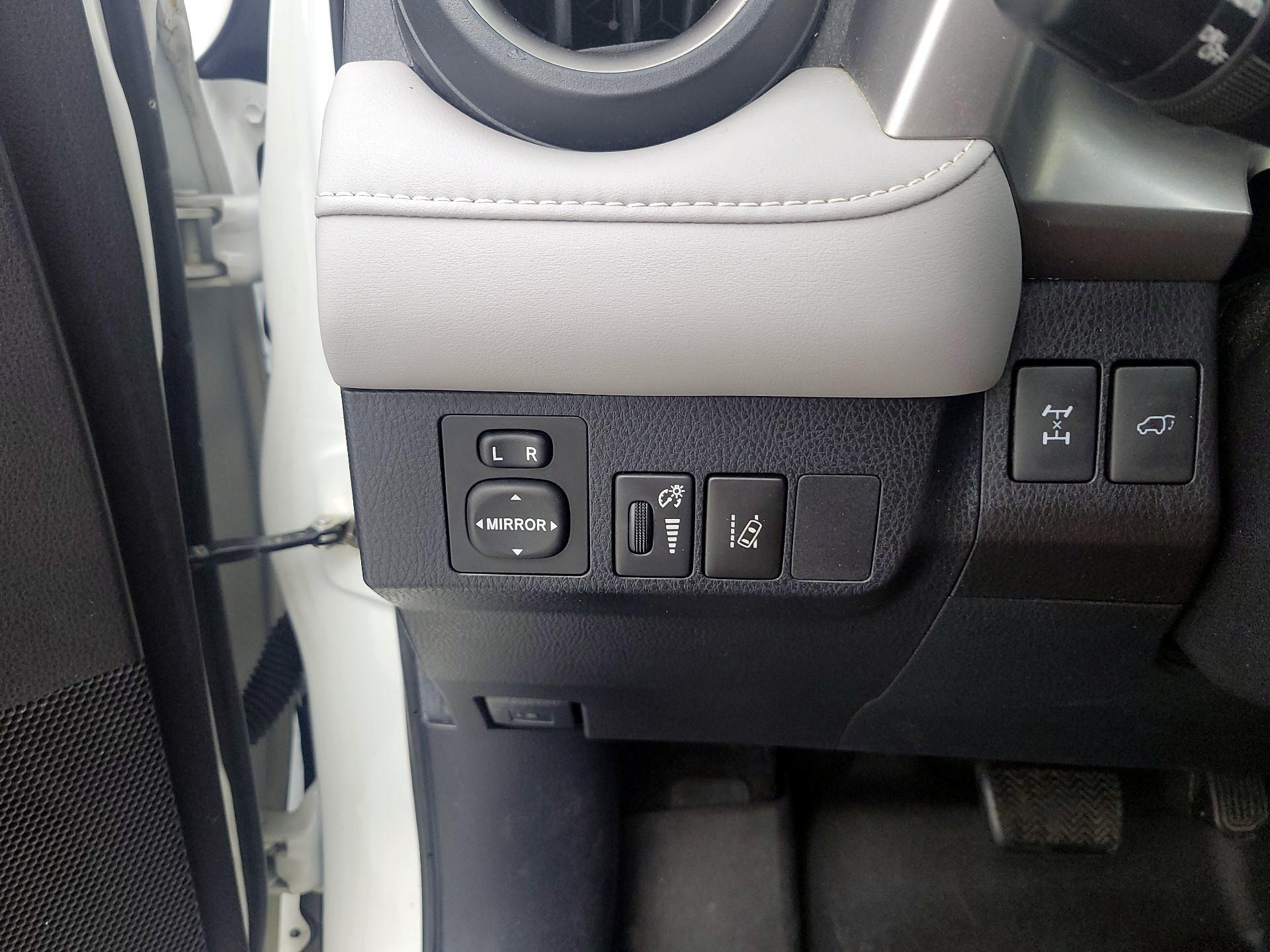 Thumbnail: 2017 Toyota RAV4 - 13
