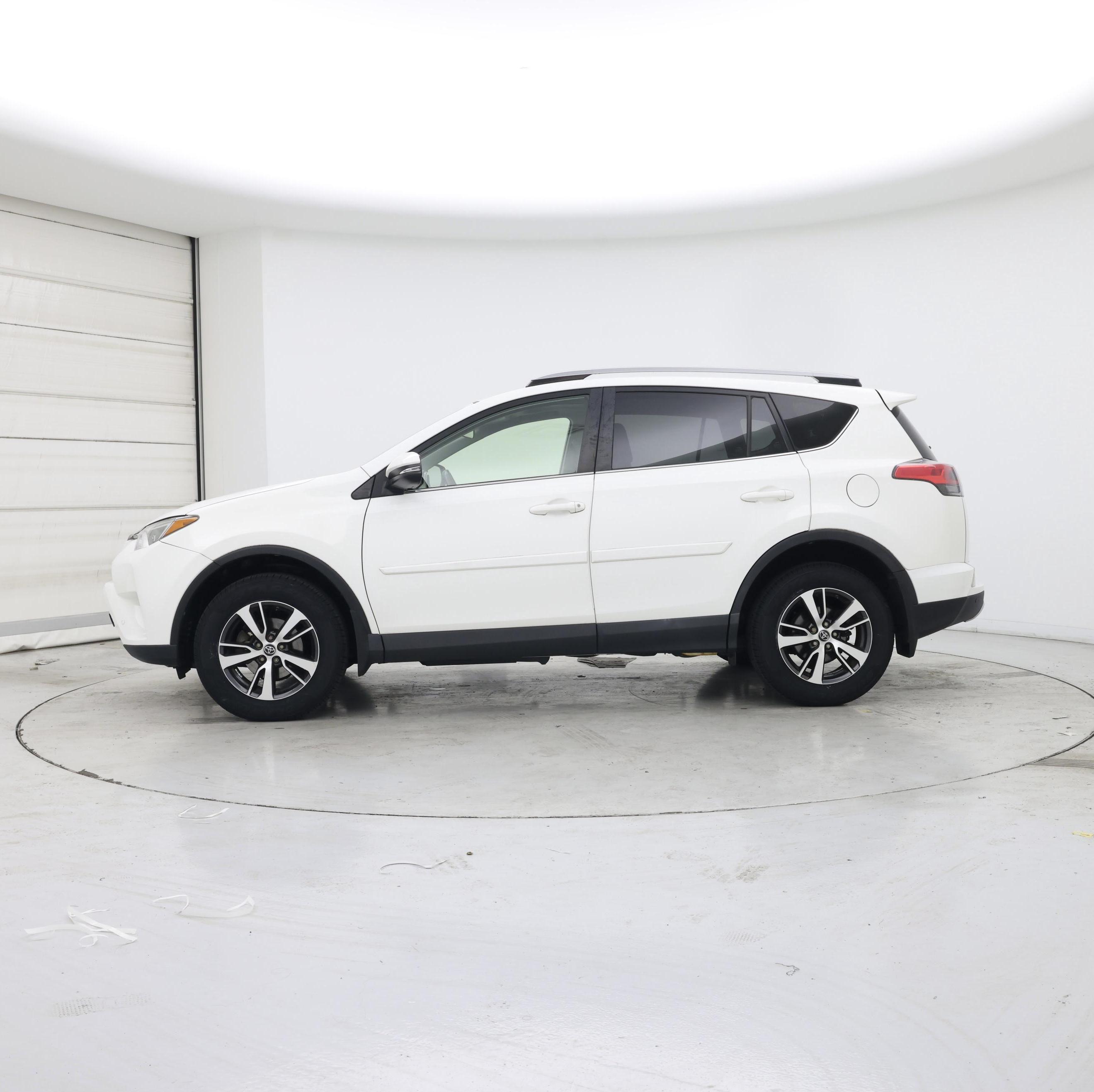 Thumbnail: 2017 Toyota RAV4 - 3
