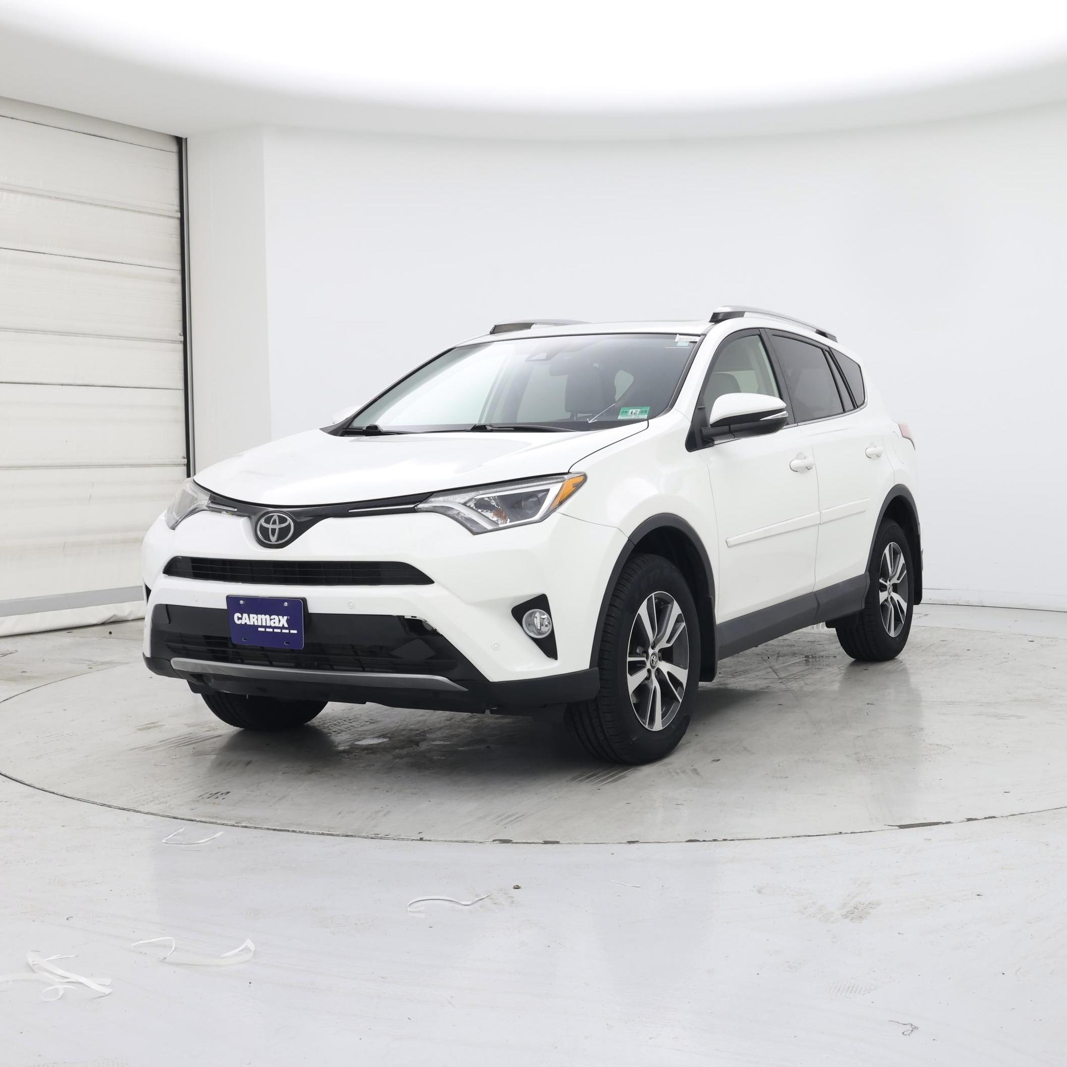 Thumbnail: 2017 Toyota RAV4 - 4