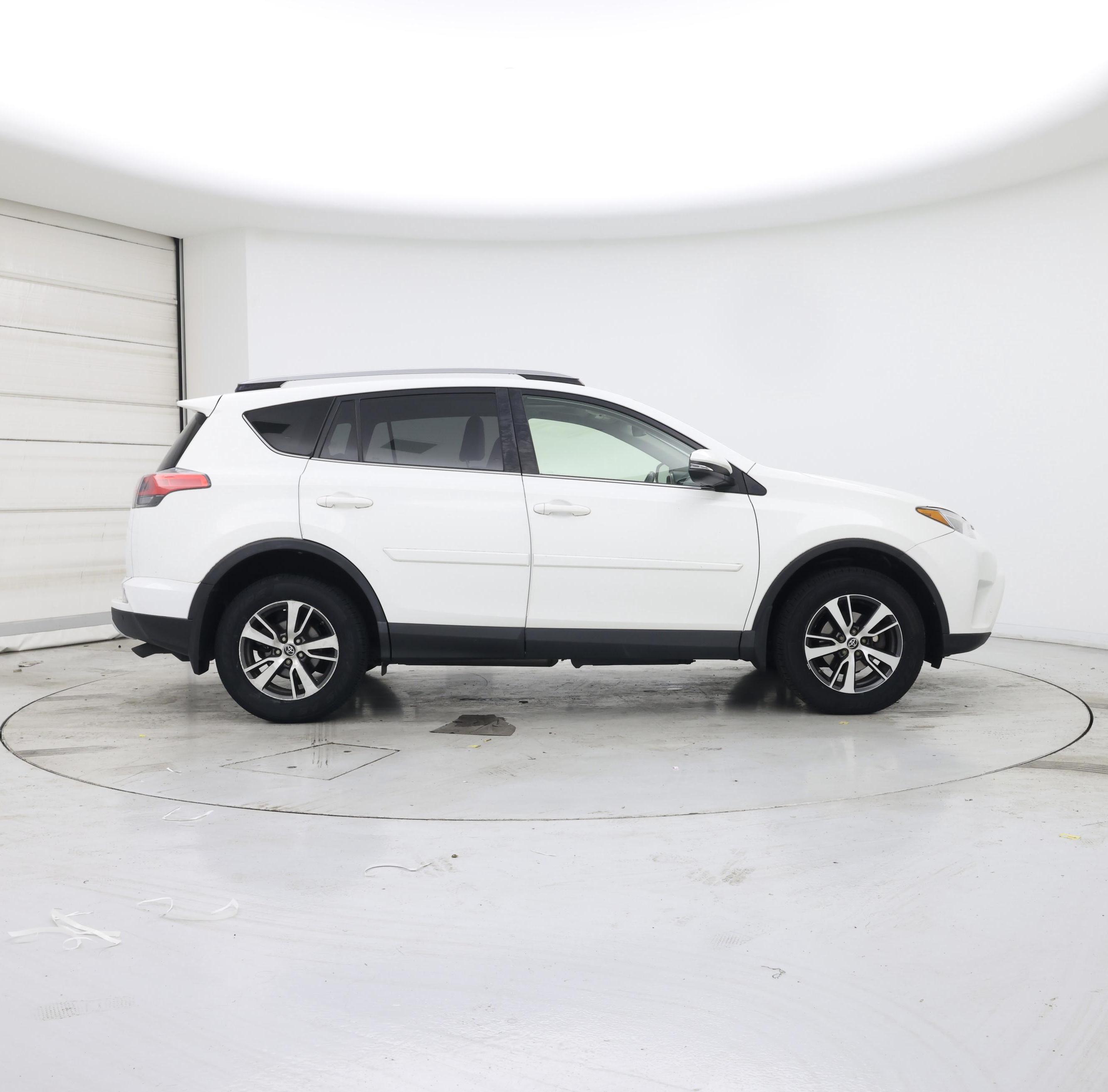 Thumbnail: 2017 Toyota RAV4 - 7