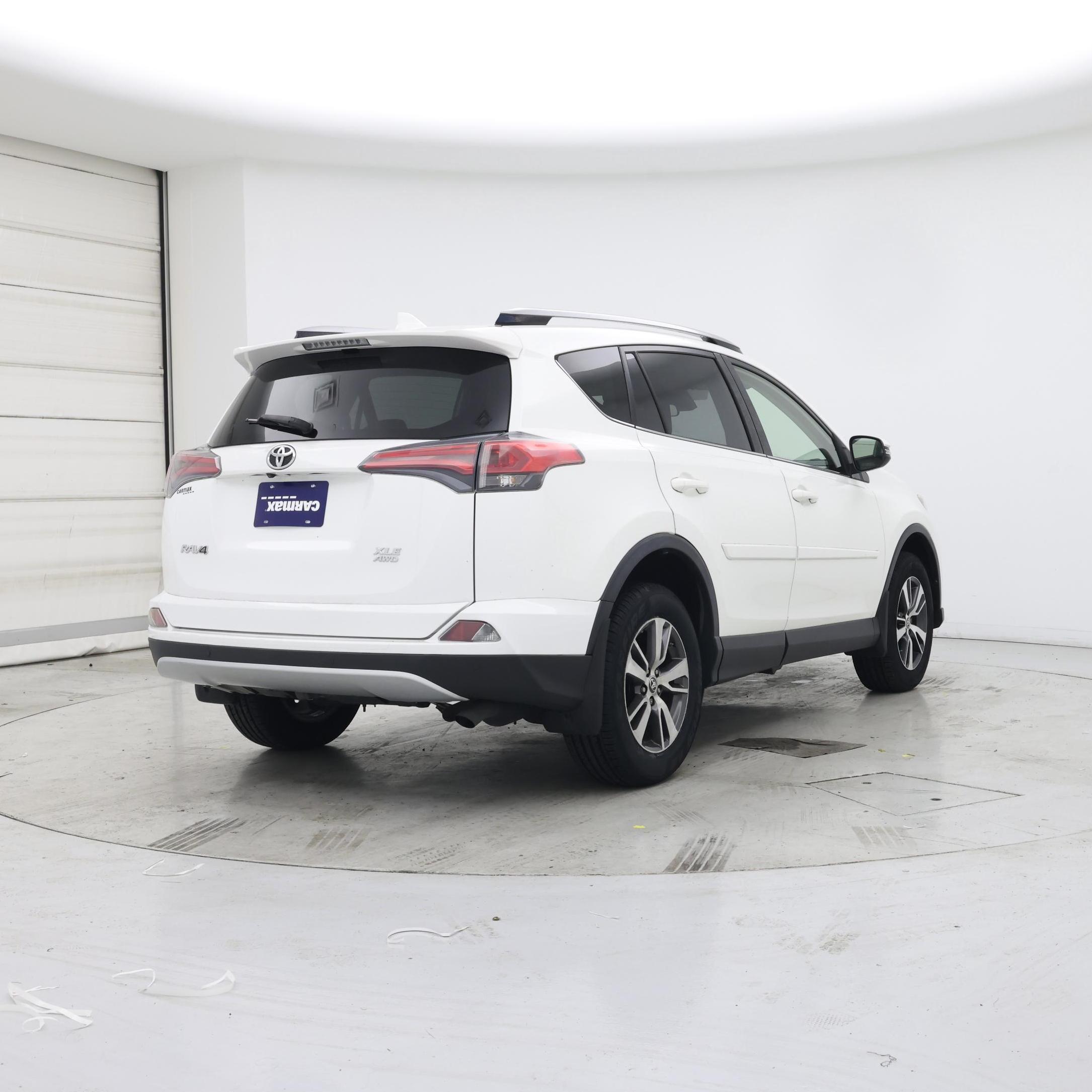 Thumbnail: 2017 Toyota RAV4 - 8