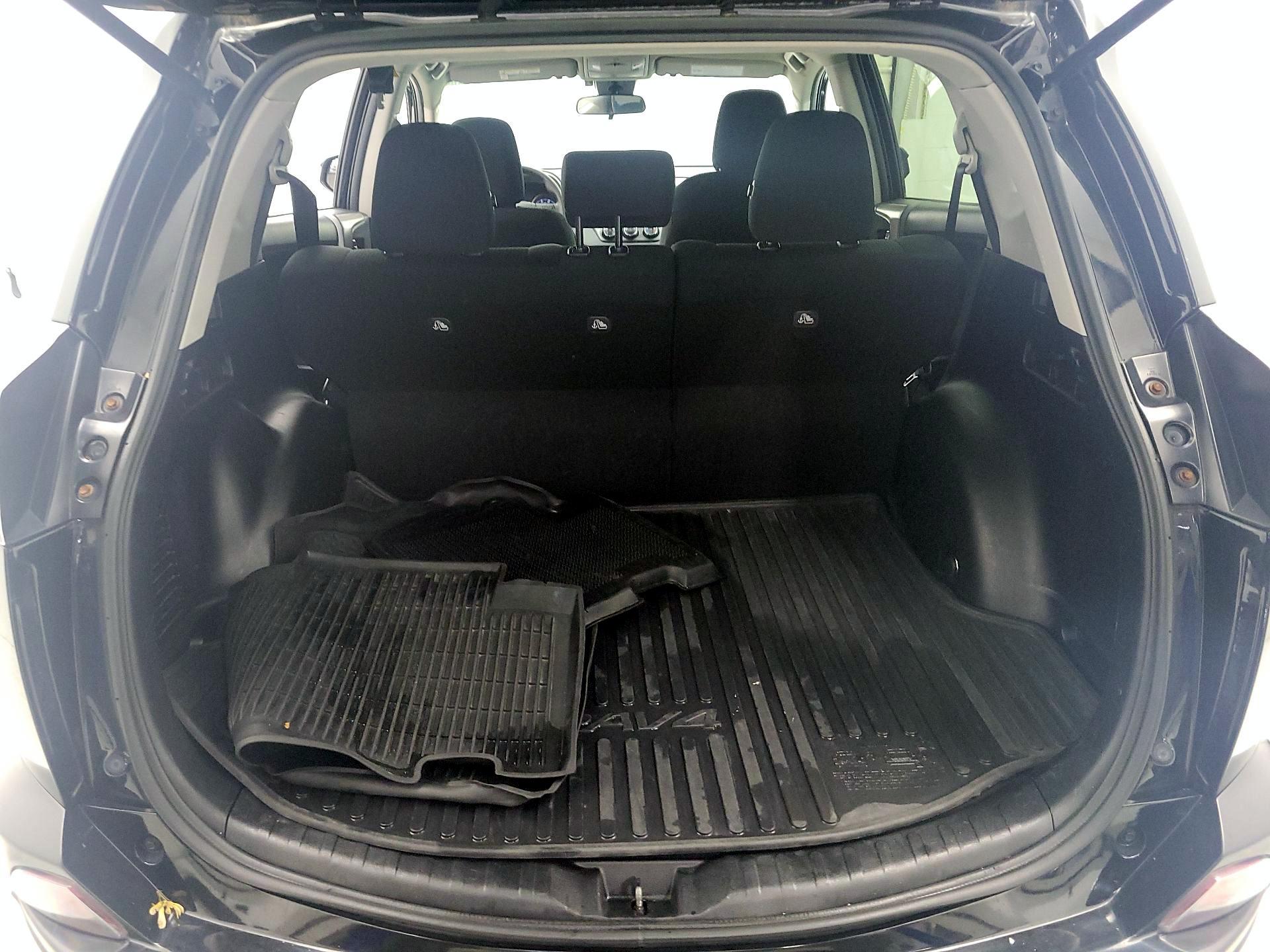 Thumbnail: 2017 Toyota RAV4 - 20