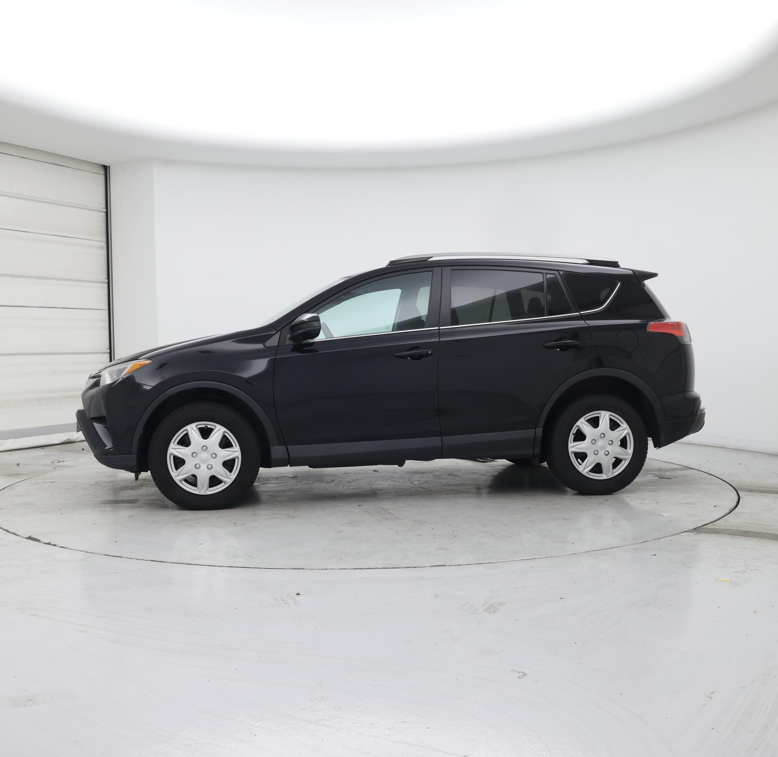 Thumbnail: 2017 Toyota RAV4 - 3