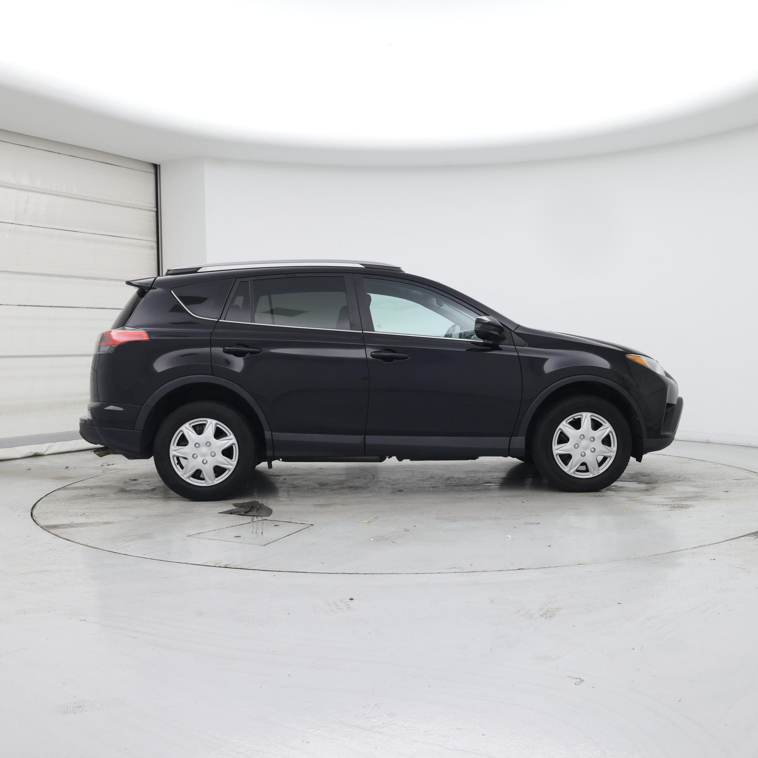 Thumbnail: 2017 Toyota RAV4 - 7