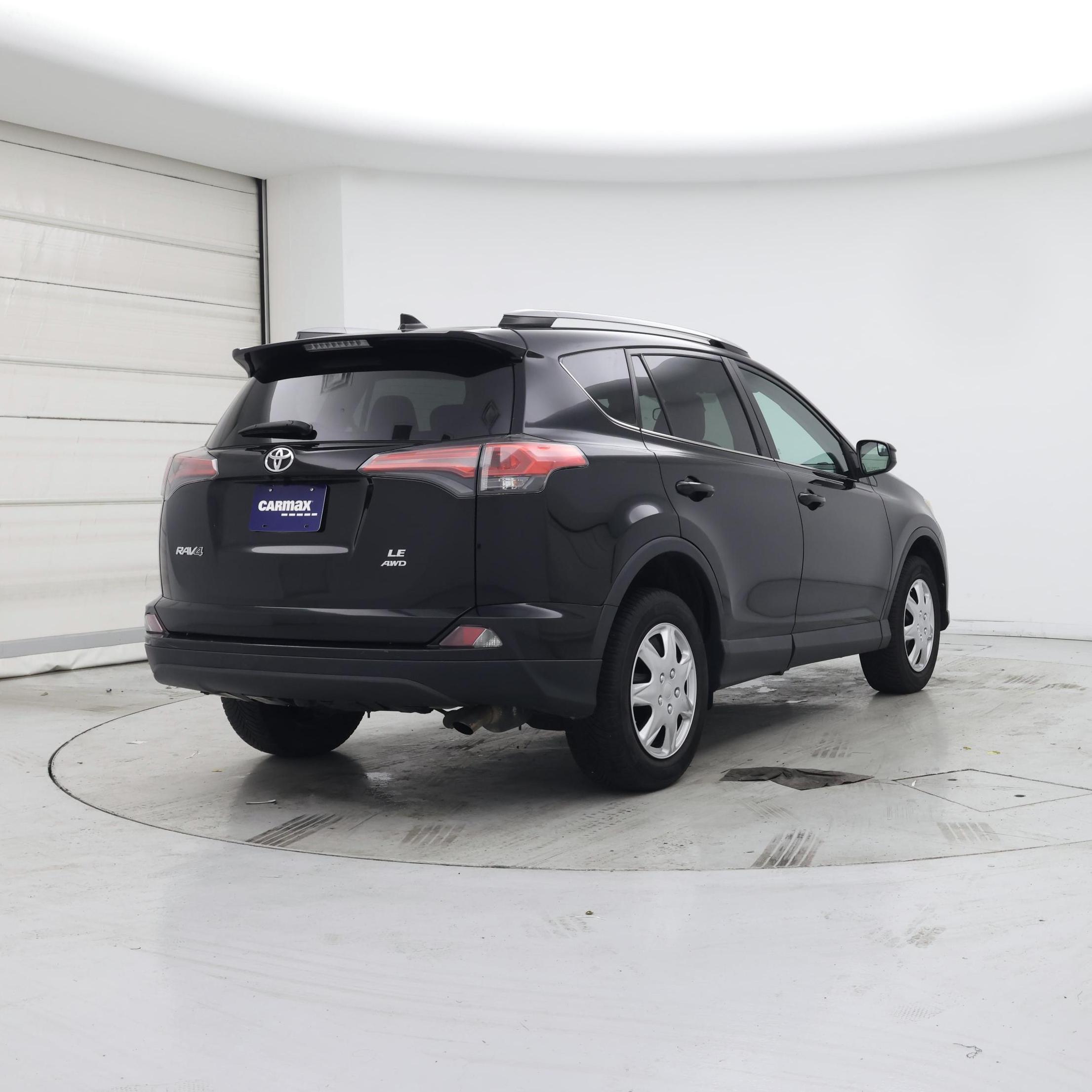 Thumbnail: 2017 Toyota RAV4 - 8