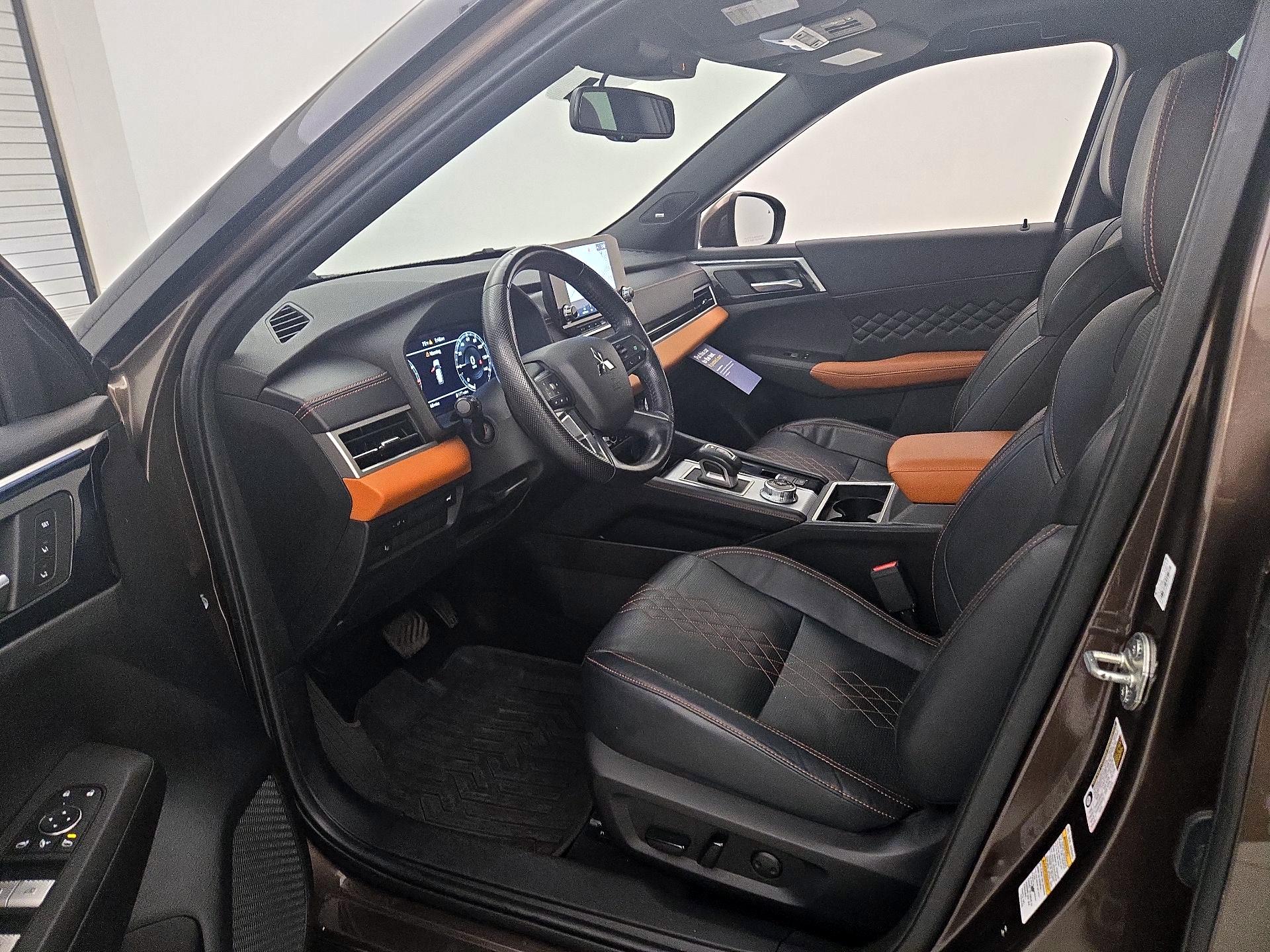 Thumbnail: 2022 Mitsubishi Outlander - 11