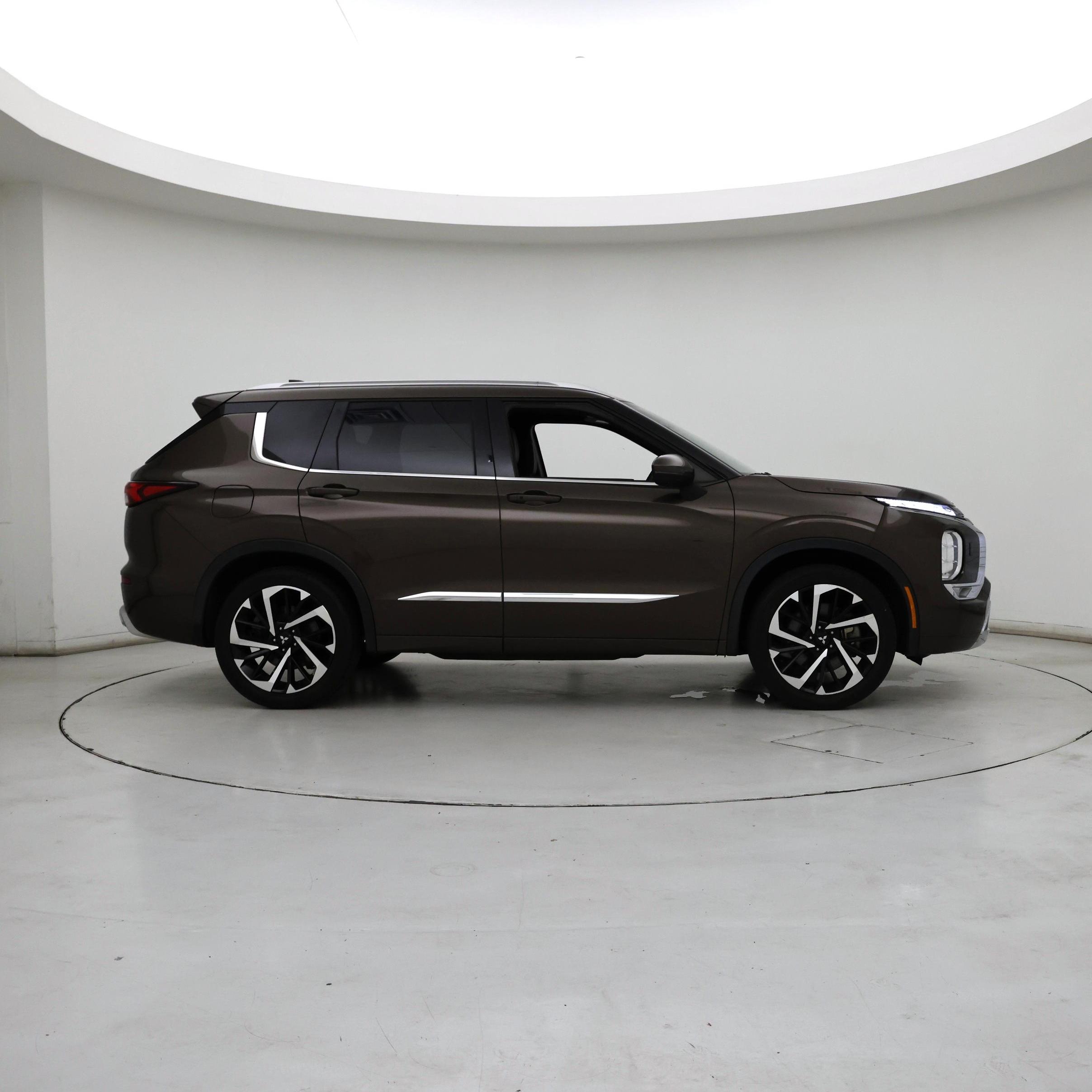 Thumbnail: 2022 Mitsubishi Outlander - 7
