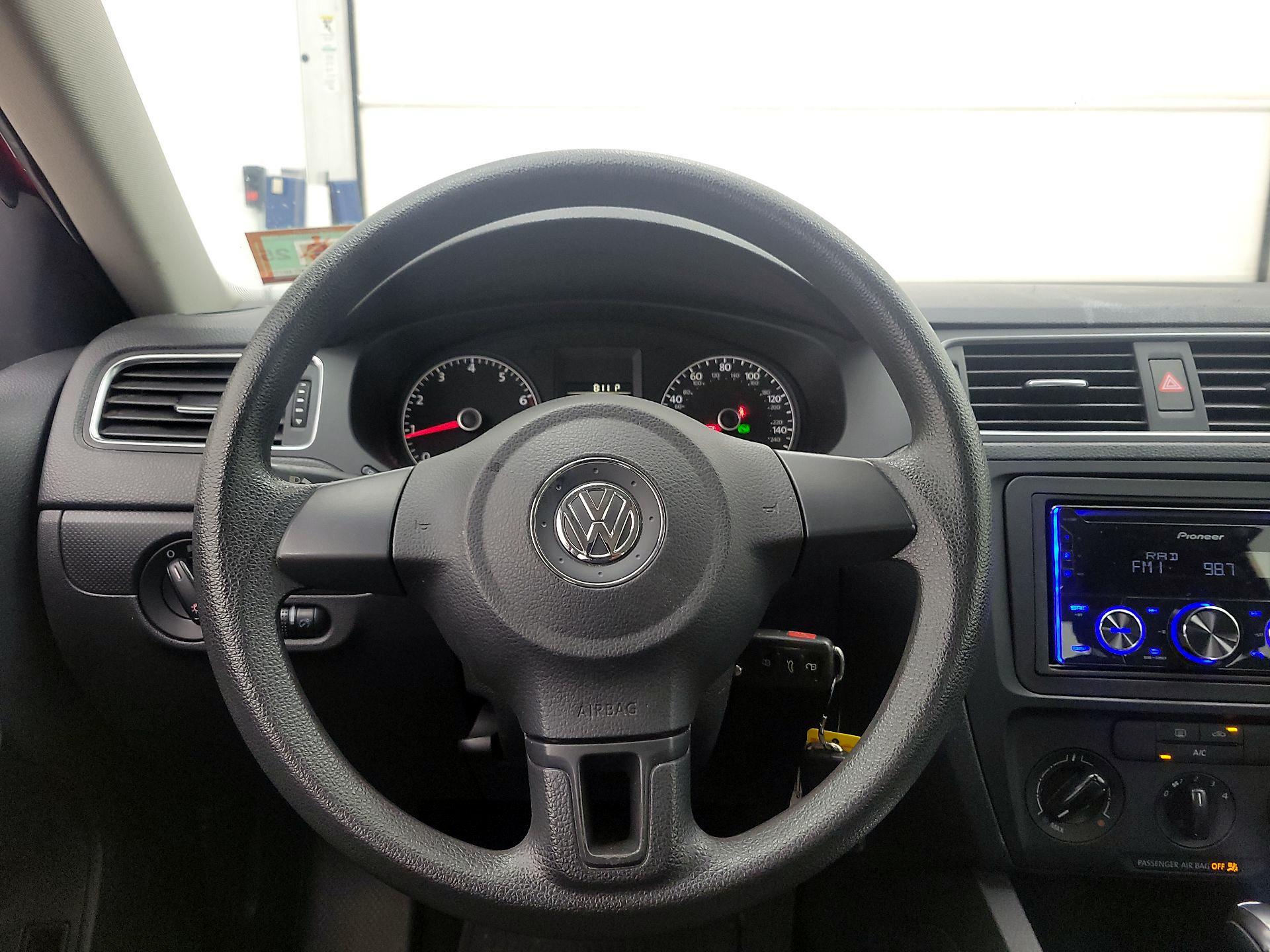 Thumbnail: 2014 Volkswagen Jetta - 10