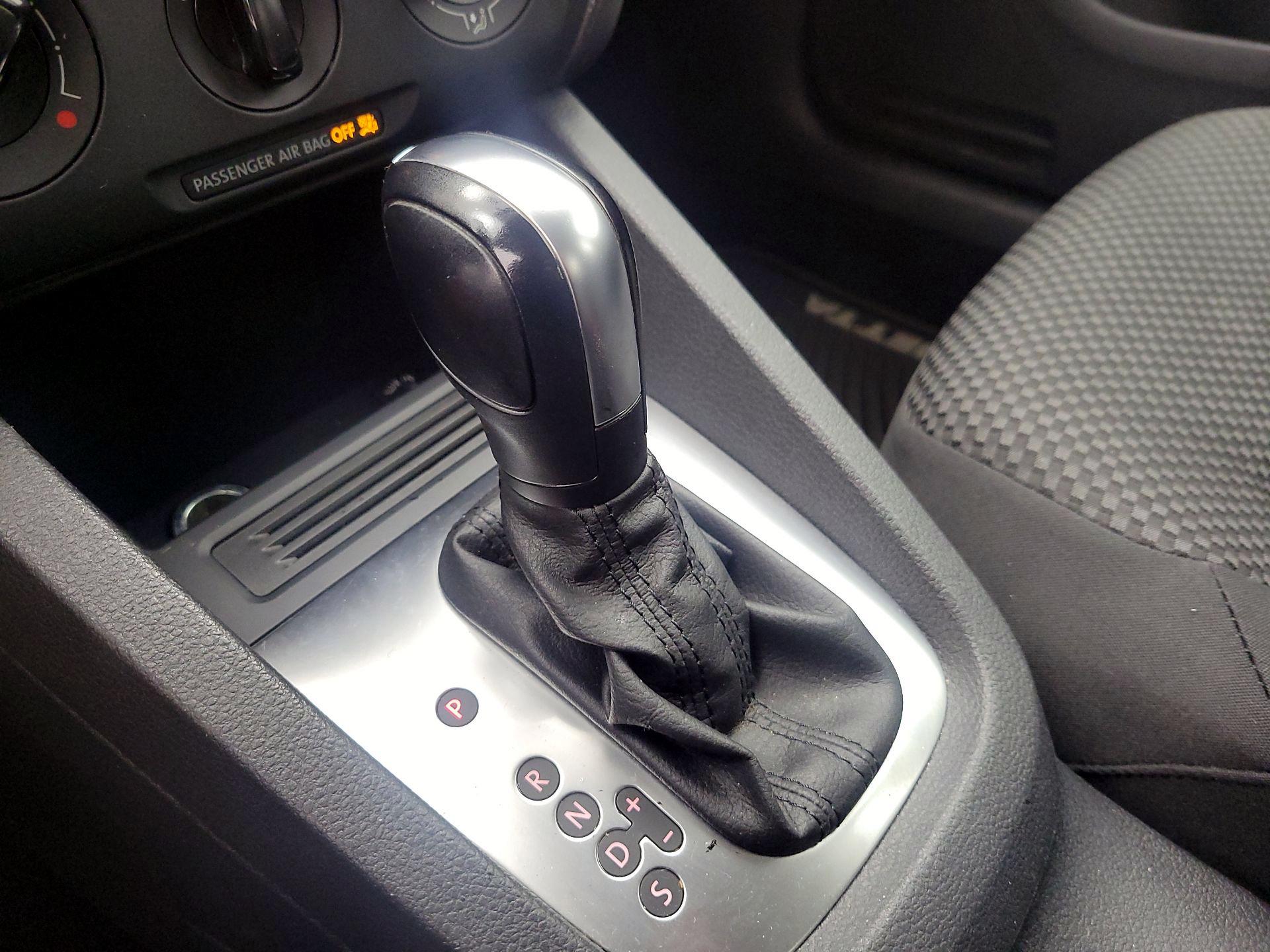 Thumbnail: 2014 Volkswagen Jetta - 15