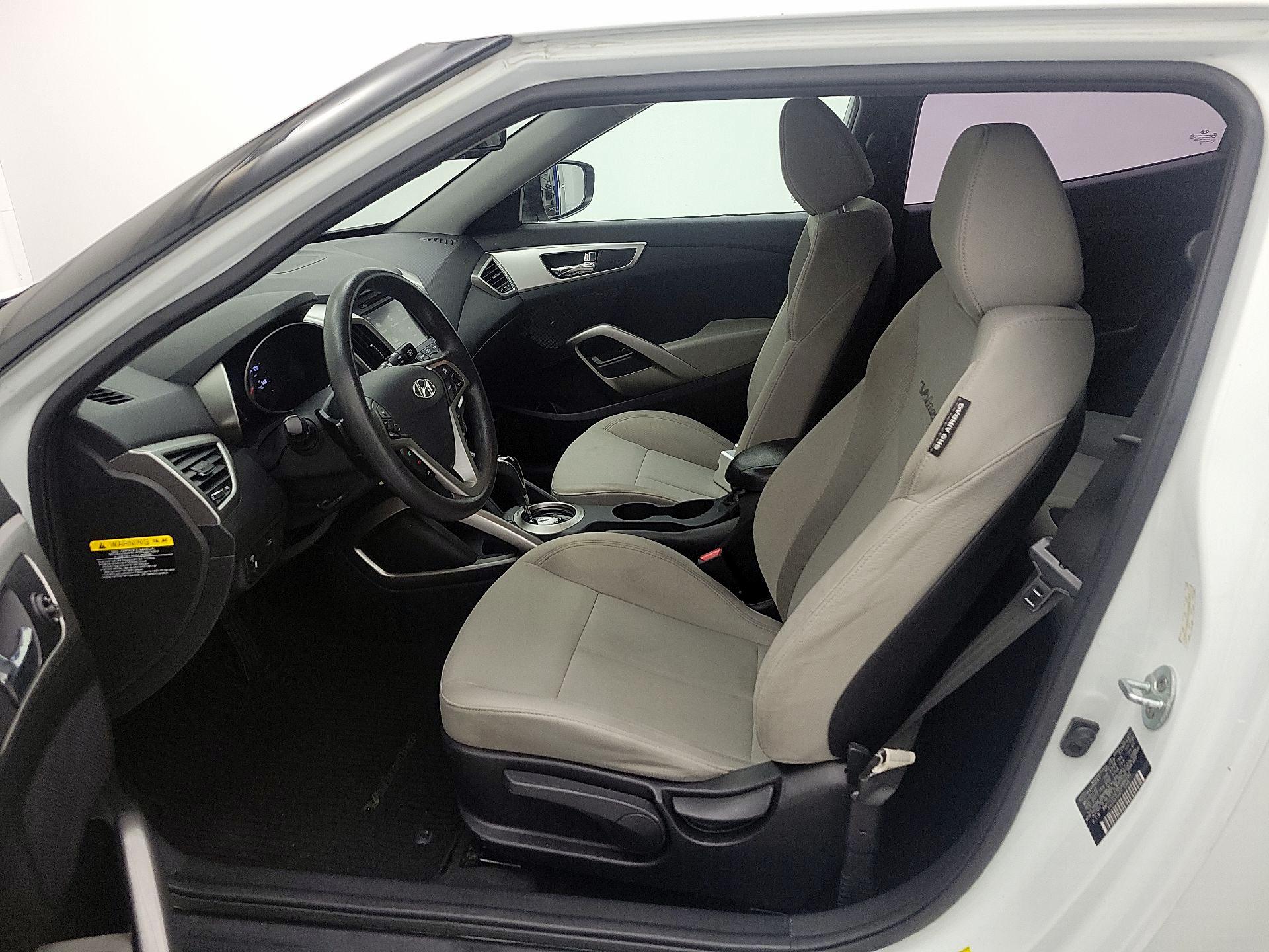 Thumbnail: 2013 Hyundai Veloster - 11