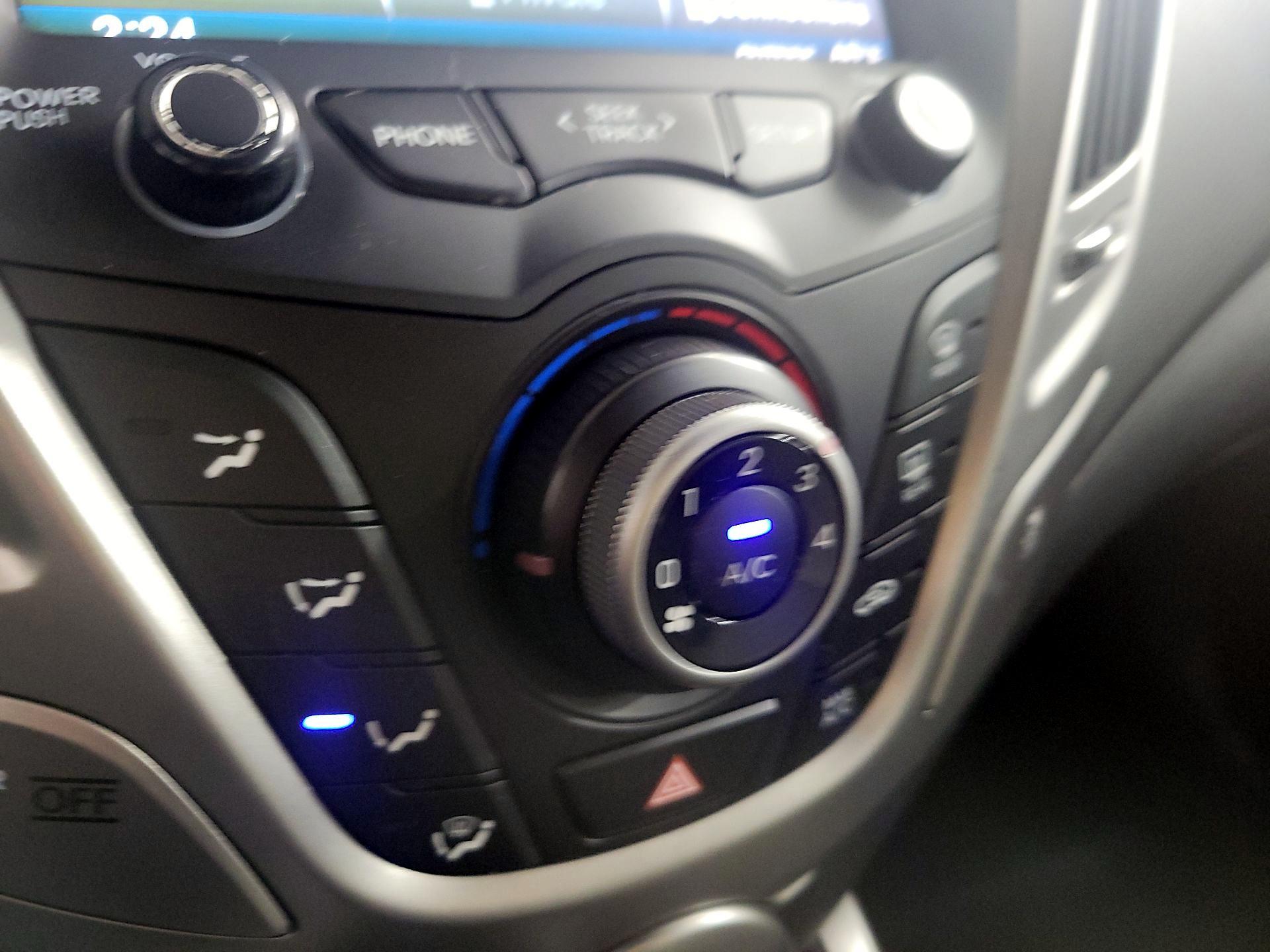 Thumbnail: 2013 Hyundai Veloster - 15