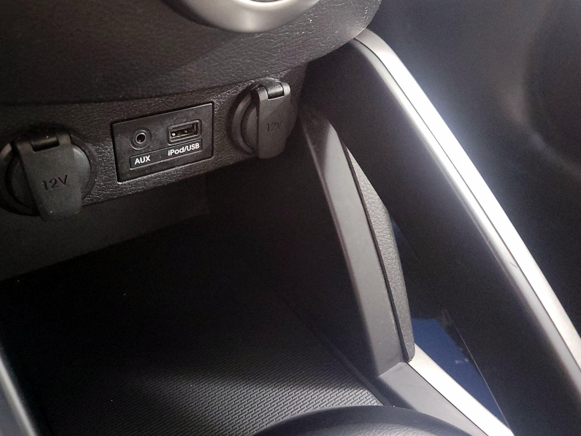 Thumbnail: 2013 Hyundai Veloster - 17
