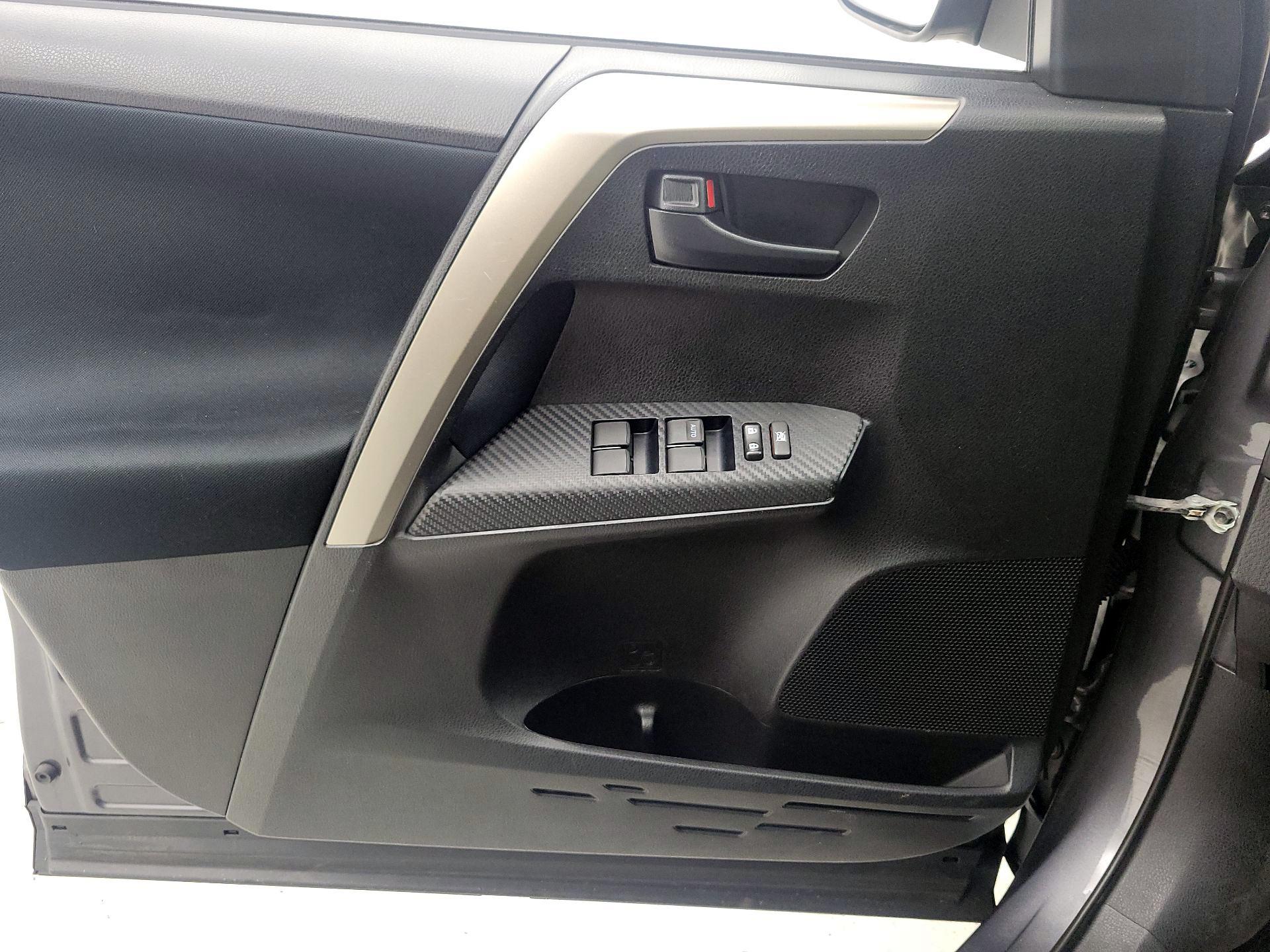 Thumbnail: 2015 Toyota RAV4 - 12