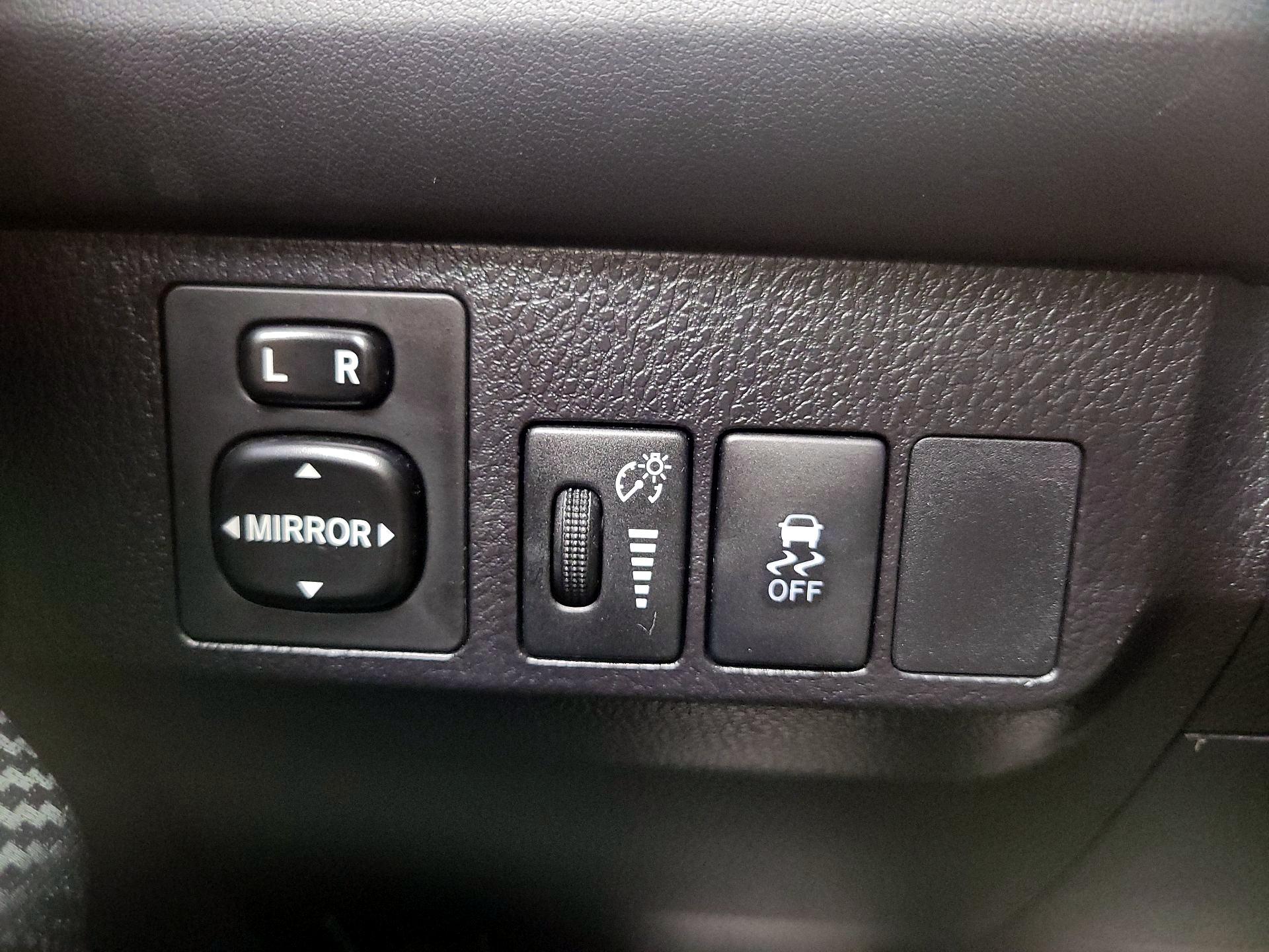 Thumbnail: 2015 Toyota RAV4 - 13