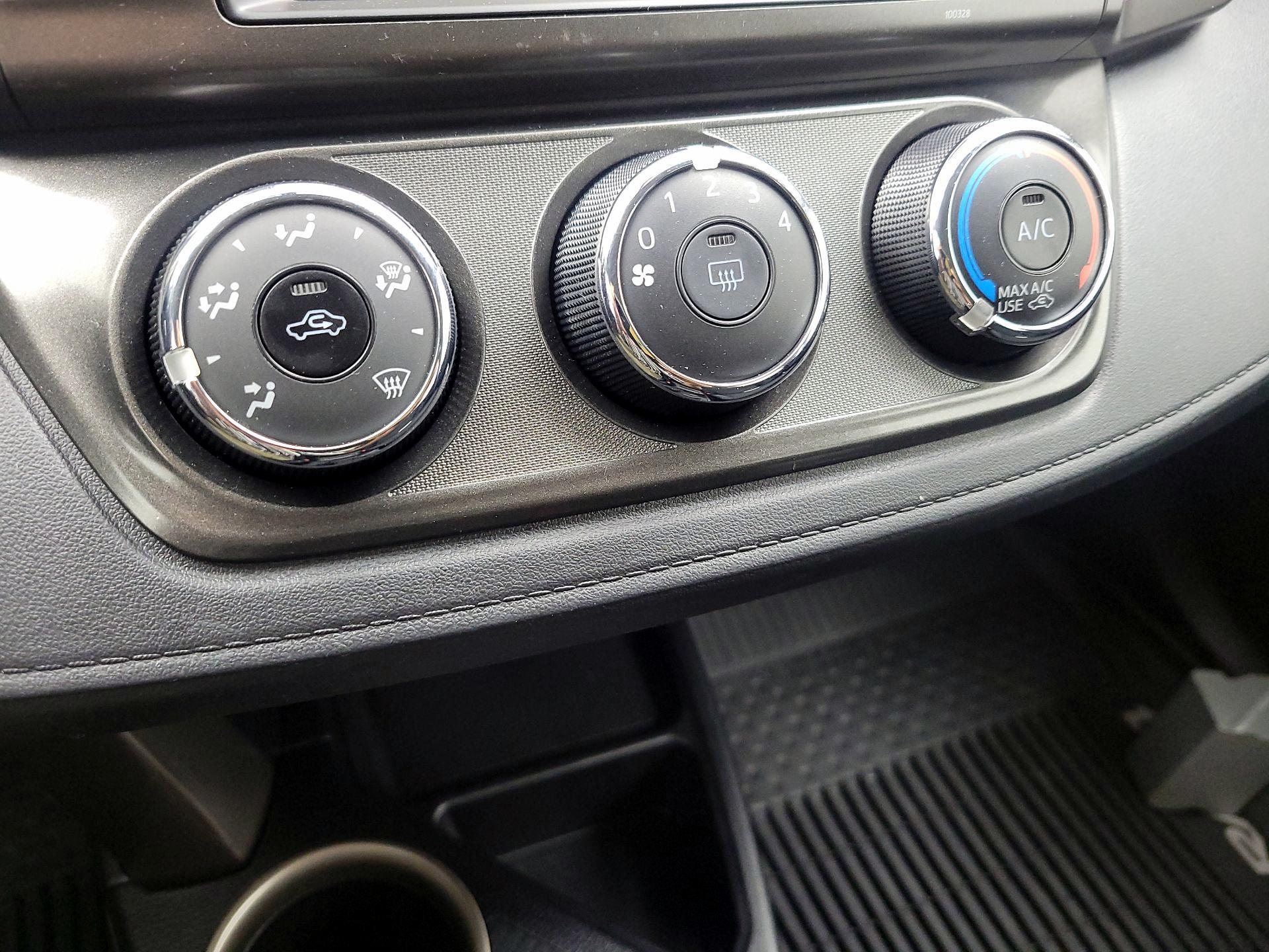 Thumbnail: 2015 Toyota RAV4 - 16