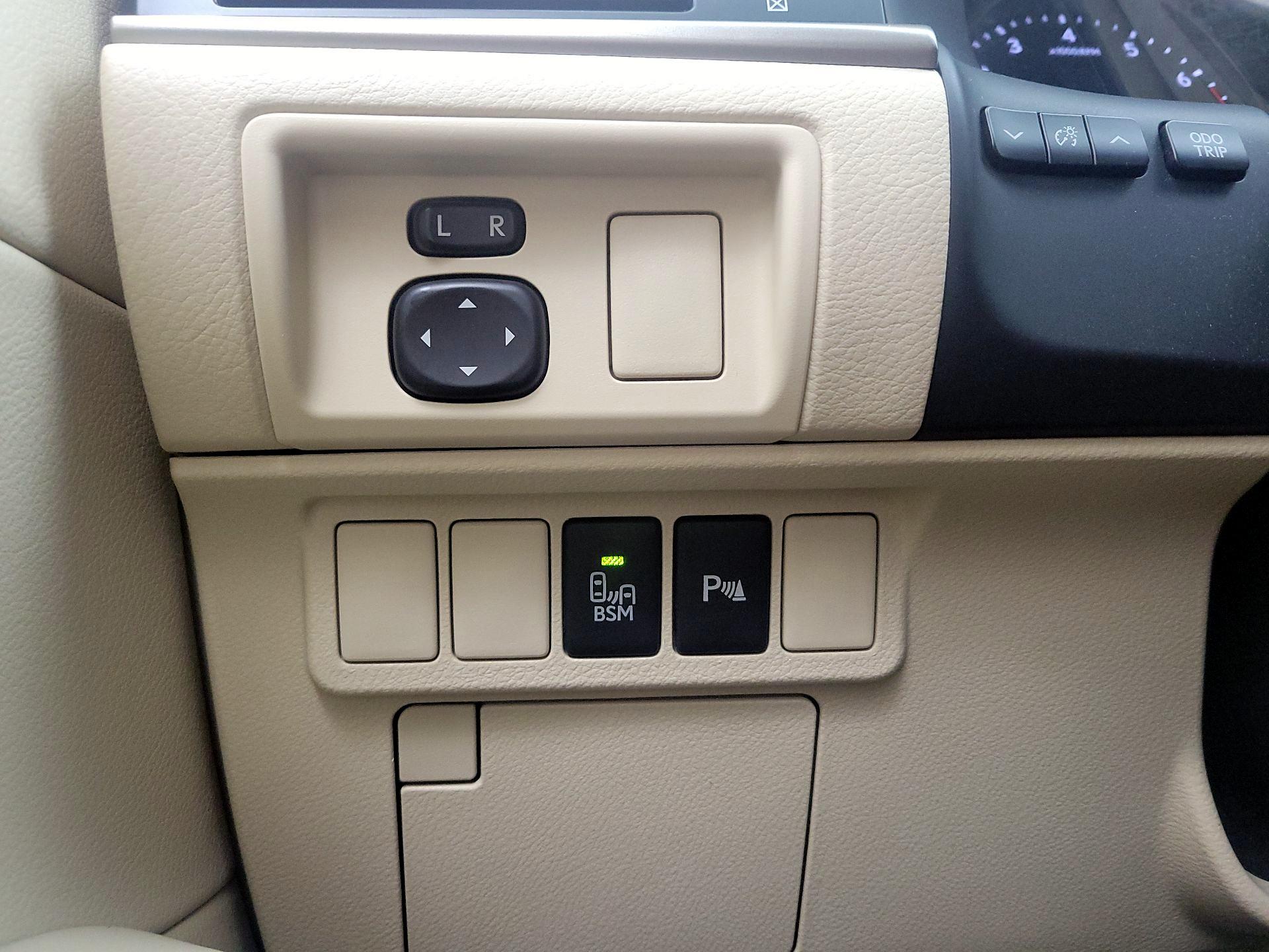 Thumbnail: 2014 Lexus ES - 13