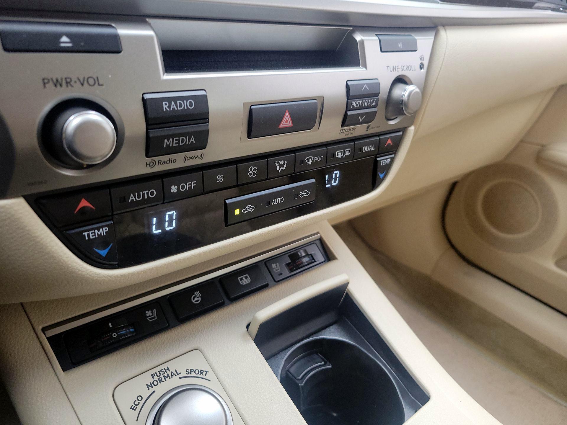 Thumbnail: 2014 Lexus ES - 17