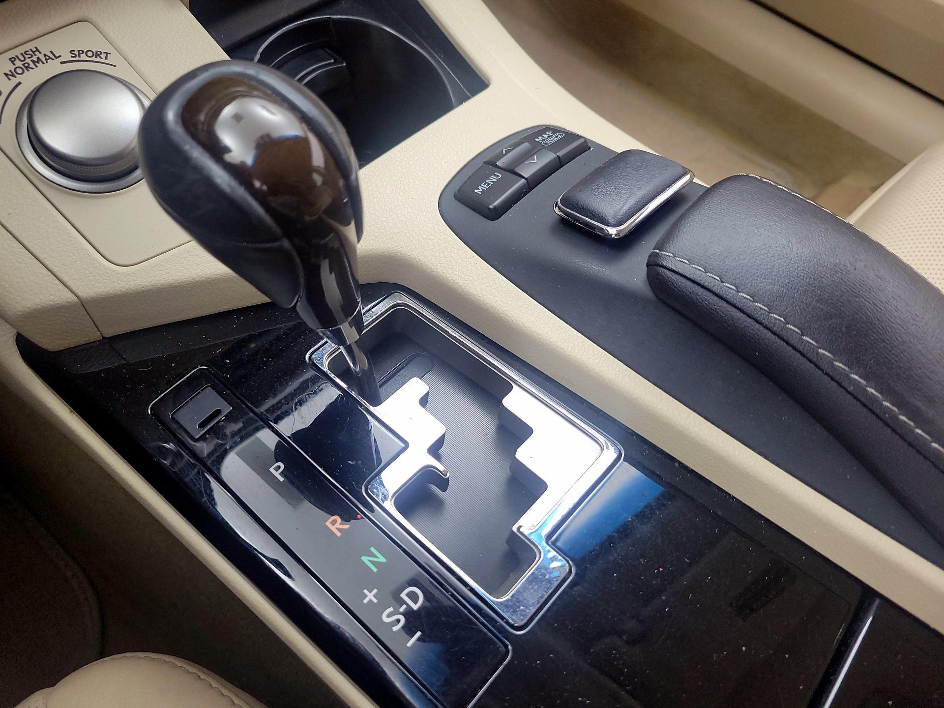 Thumbnail: 2014 Lexus ES - 18